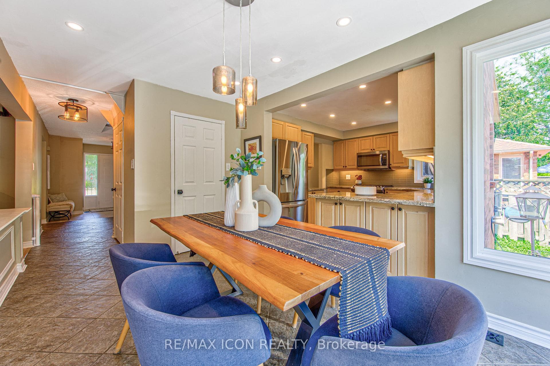 15 Hall Crescent photo 14