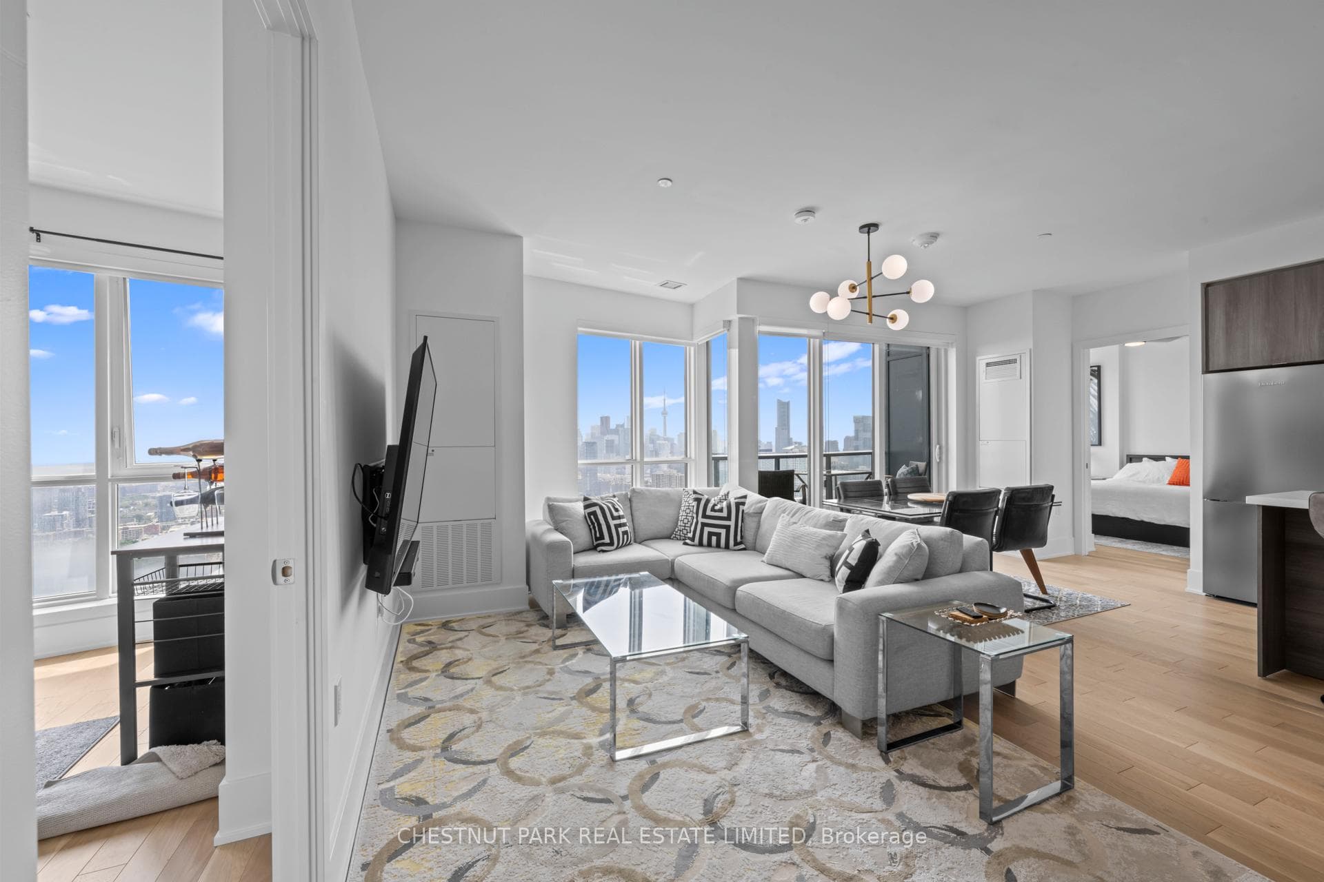 585 Bloor Street Unit 4419 photo 11