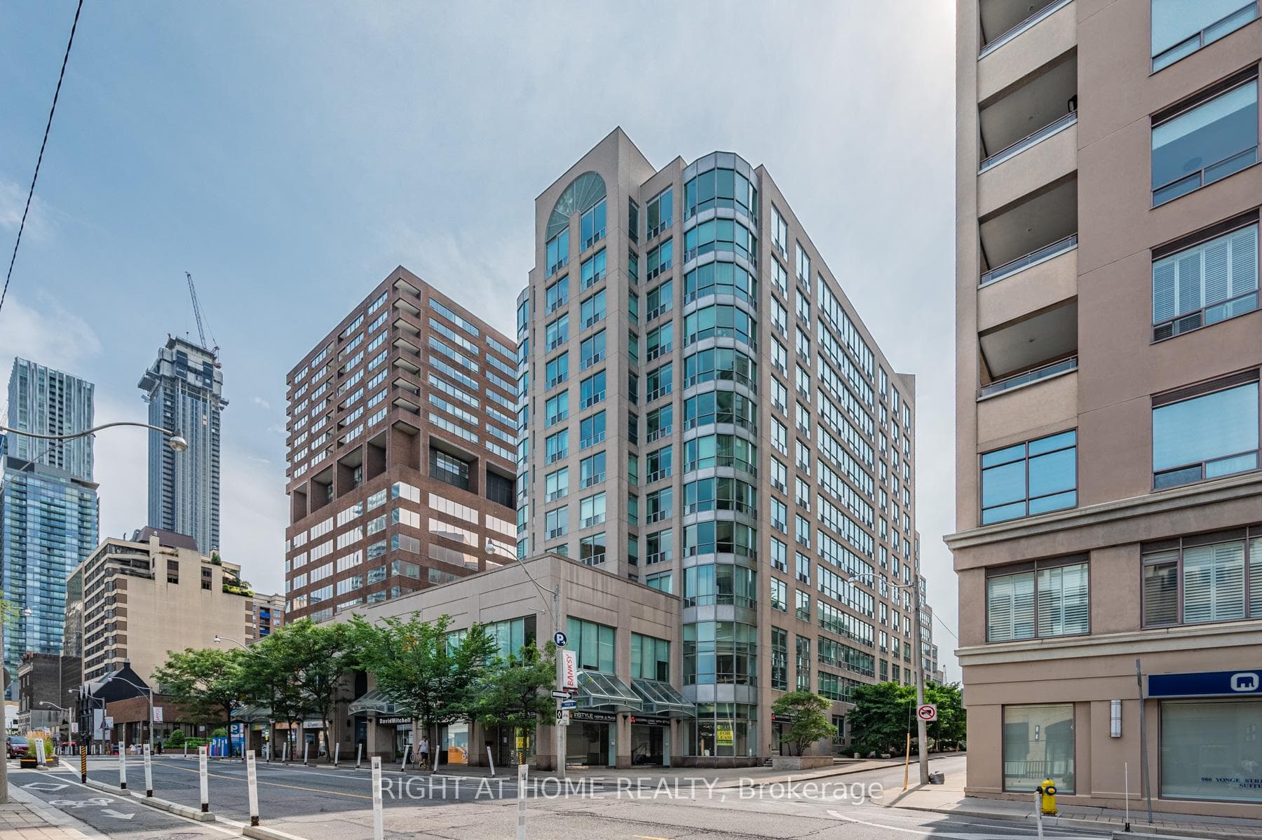 942 Yonge Street Unit 605 photo 1