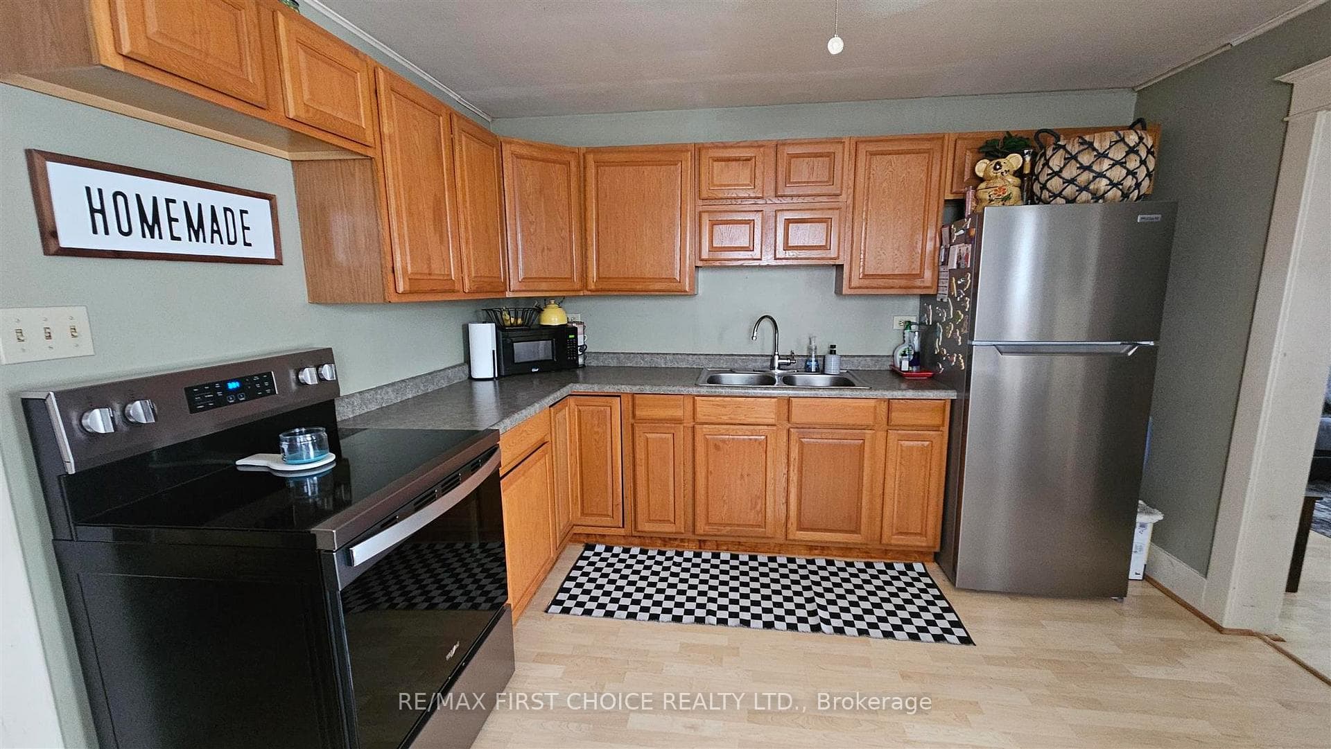 909 Victoria Avenue photo 6
