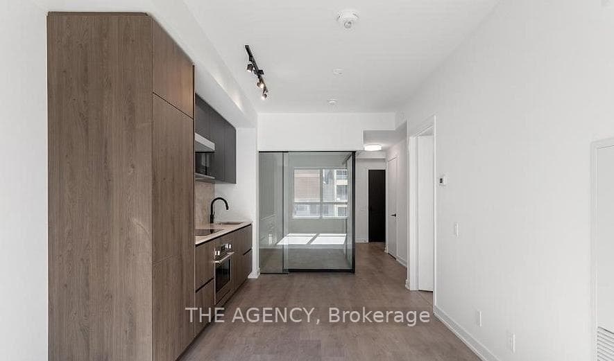 108 Peter Street Unit 712 photo 3