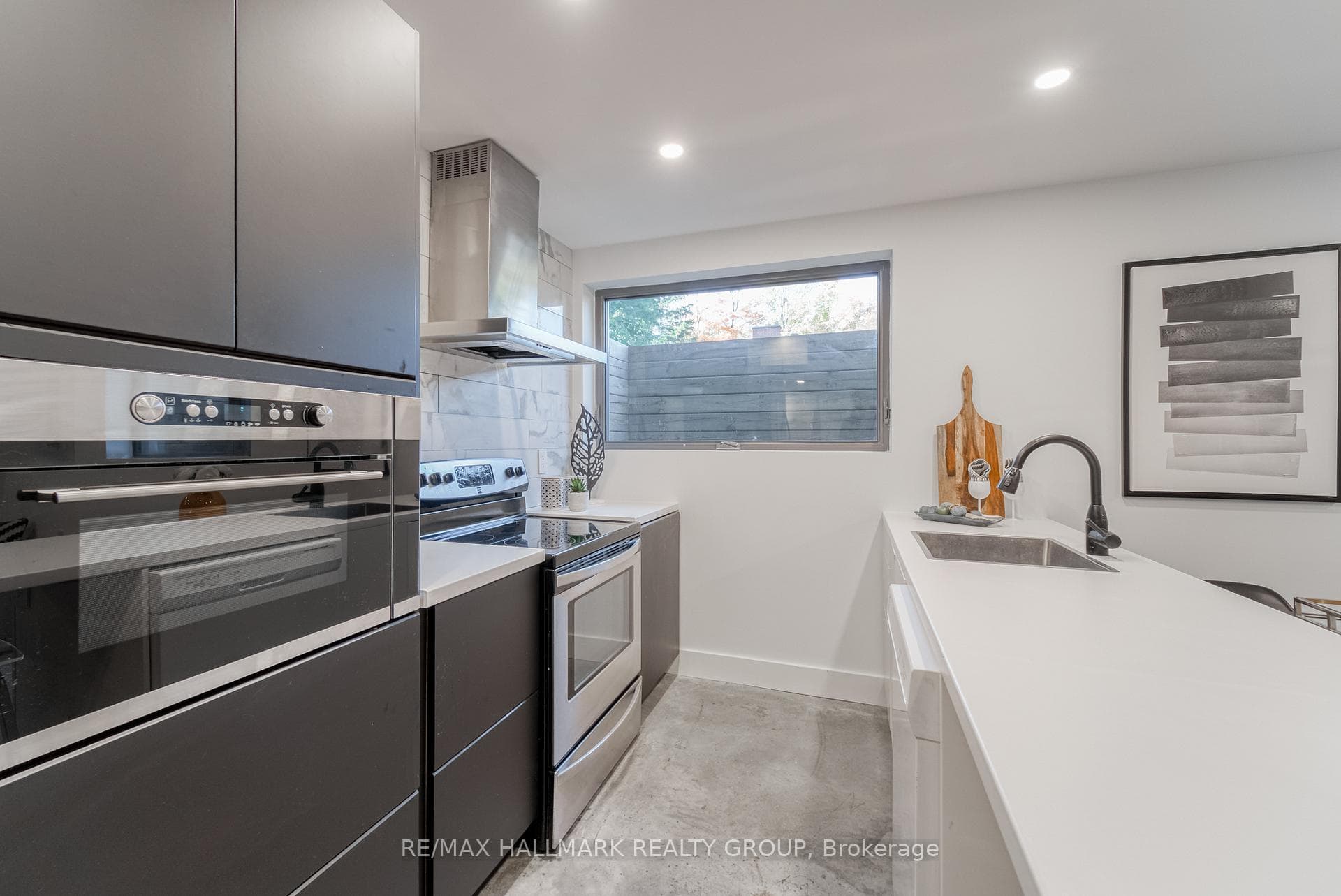 49 CHIPPEWA Avenue Unit Lower photo 4