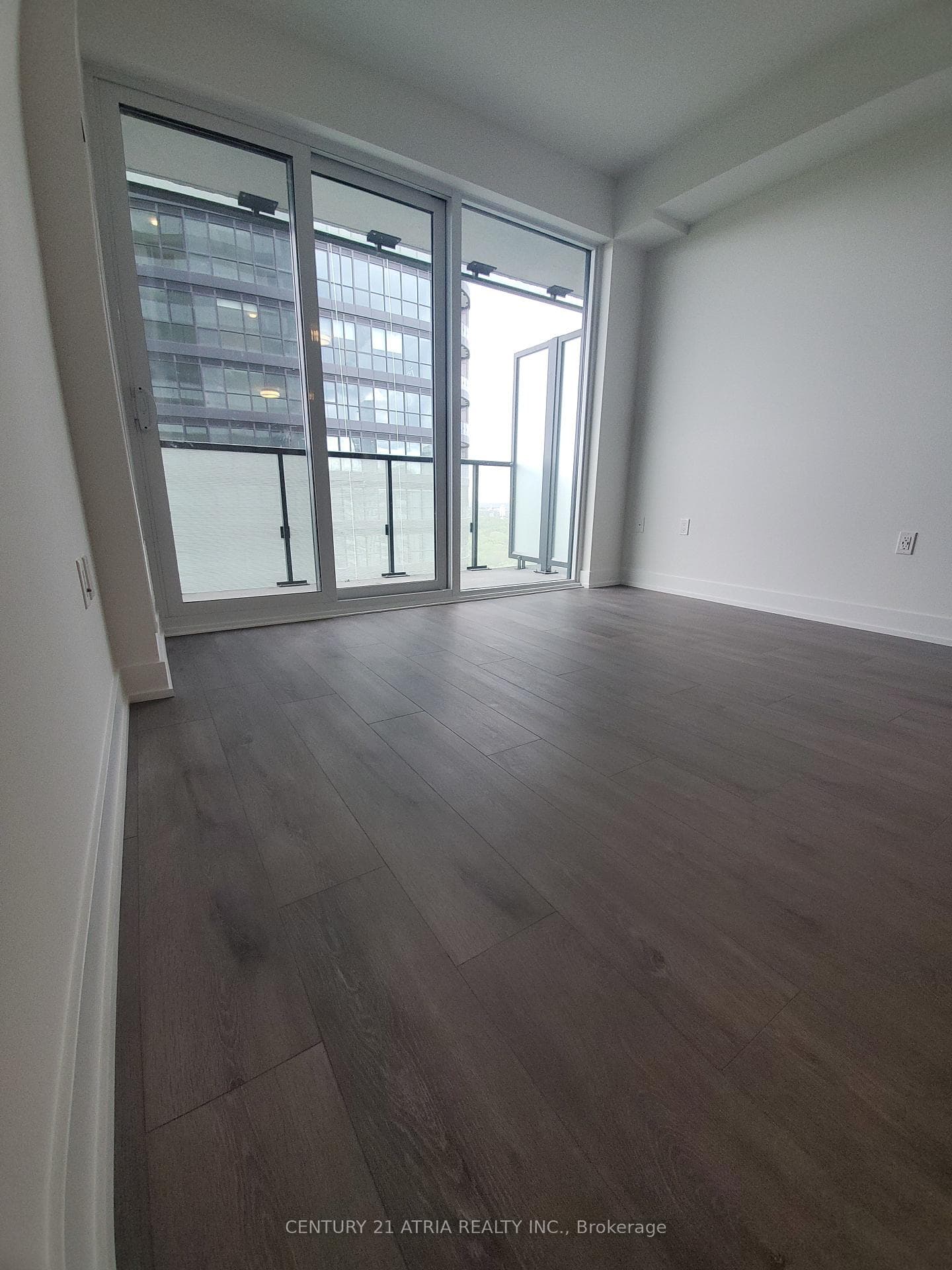 575 Bloor Street Unit 2206 photo 2