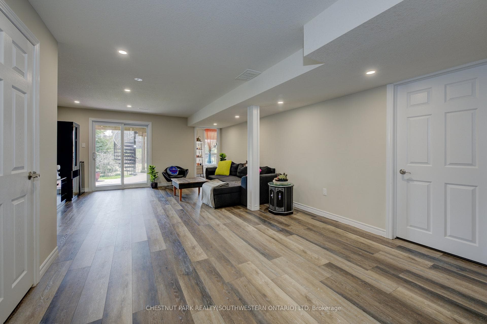 752 Brandenburg Boulevard photo 22