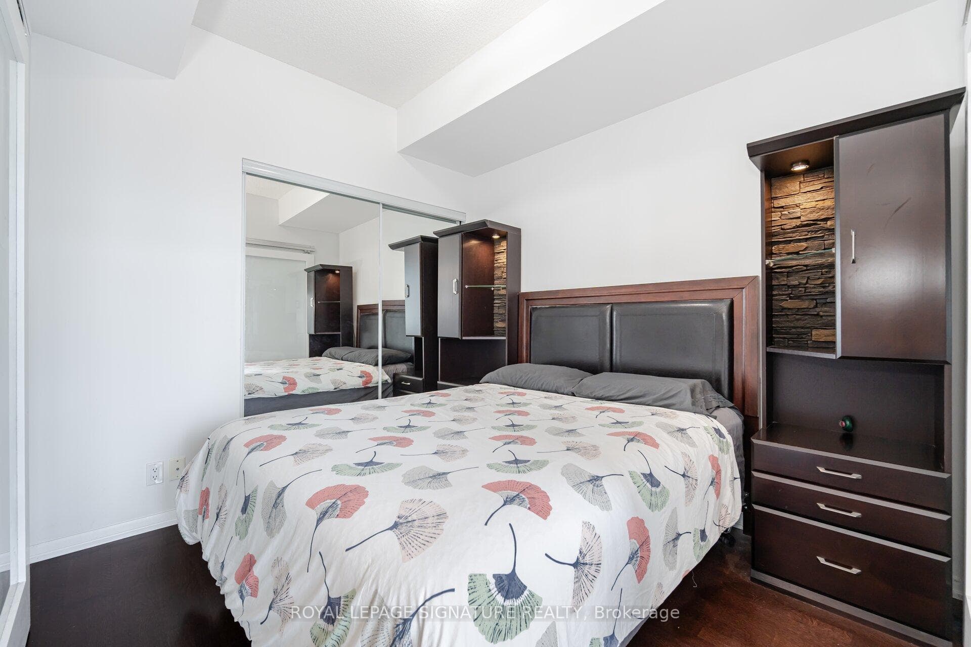 832 Bay Street Unit 3307 photo 19