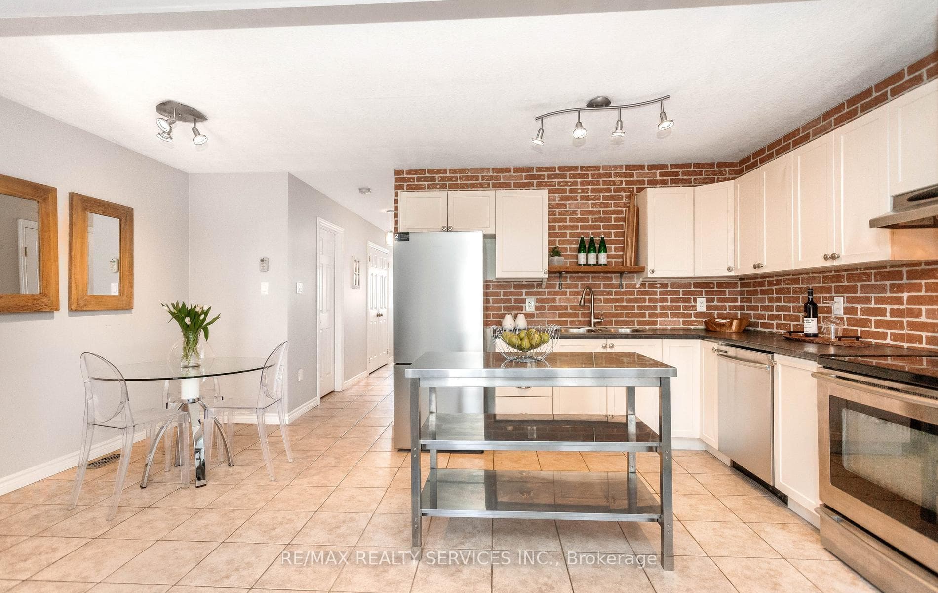 49 James Arnott Crescent photo 11