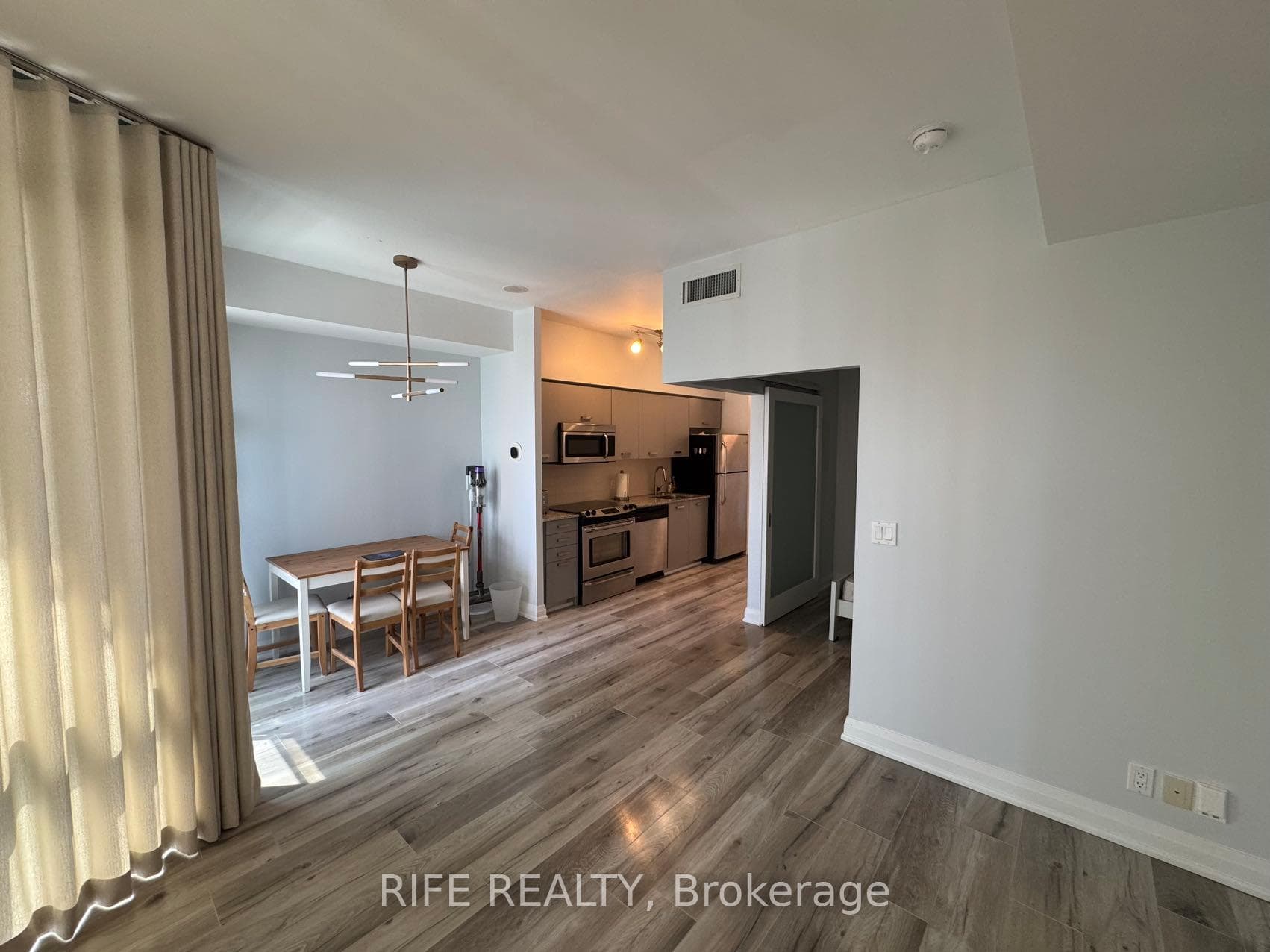 832 Bay Street Unit 1707 photo 2