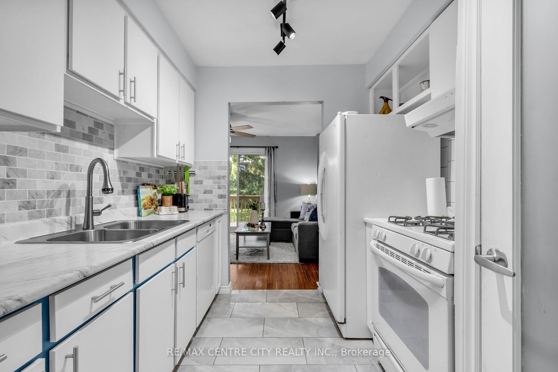 130 Gardenwood Drive photo 9