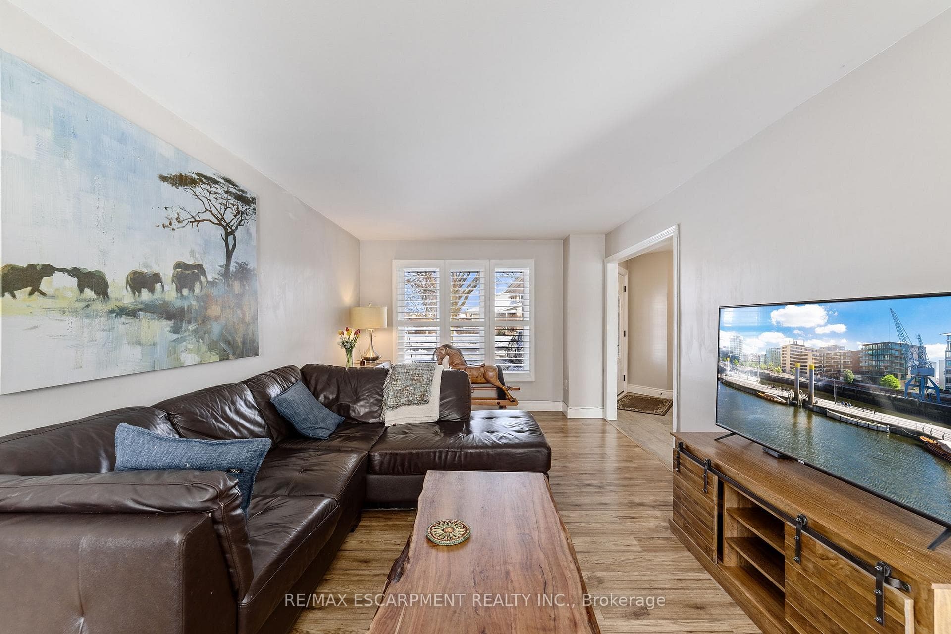 161 TWIN Crescent photo 13
