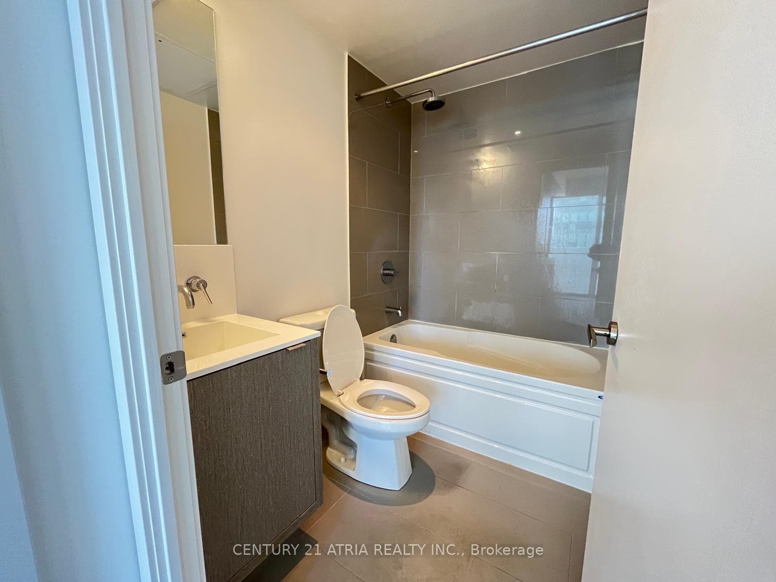 88 Harbour Street Unit 3611 photo 5