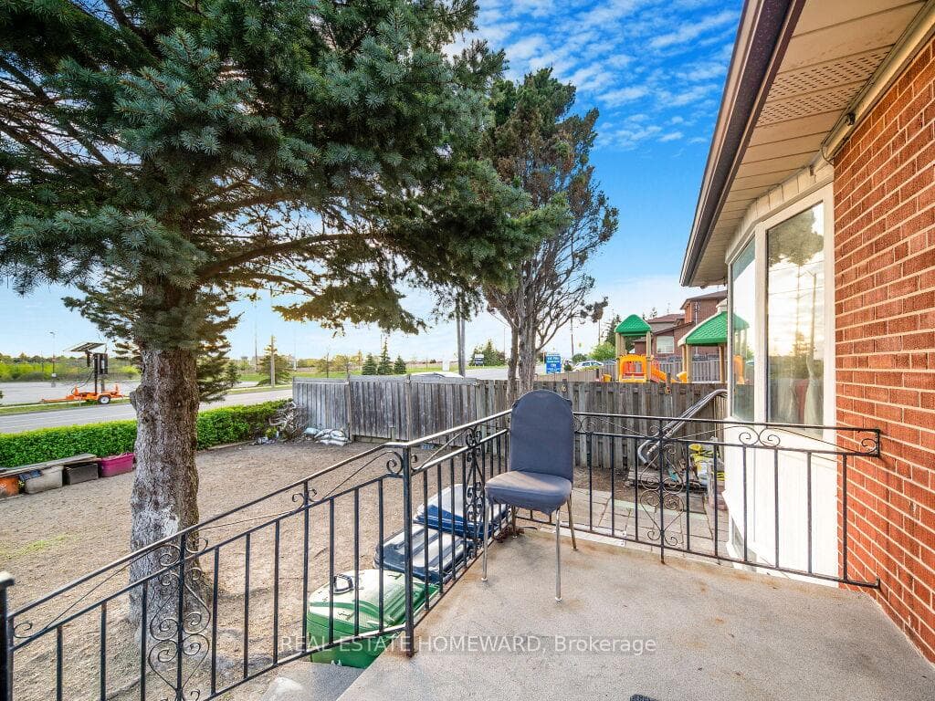 1115 Birchmount Road photo 28