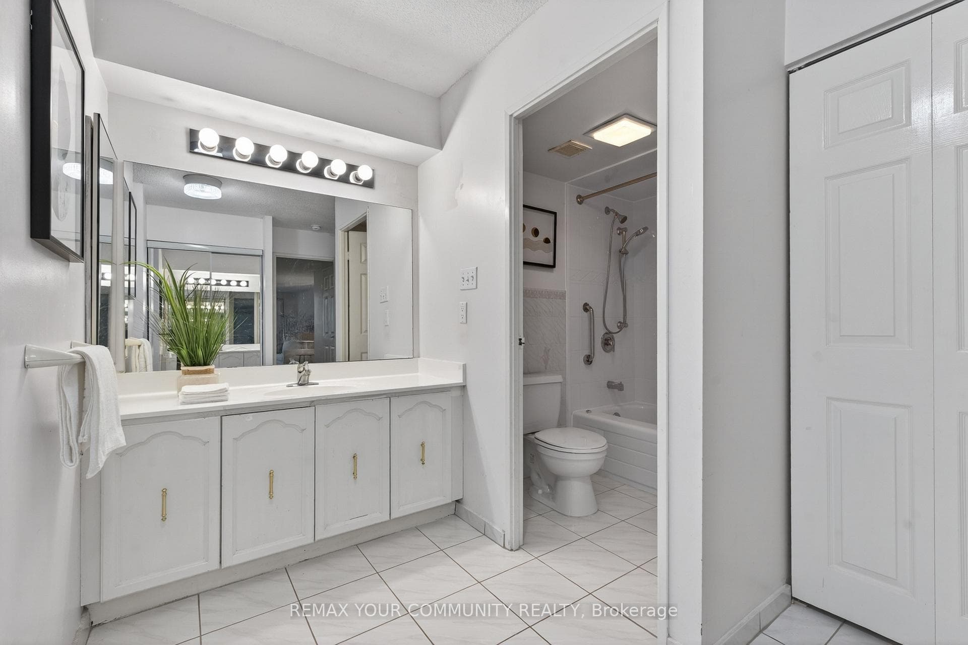 2330 Bridletowne Circle Unit 304 photo 31