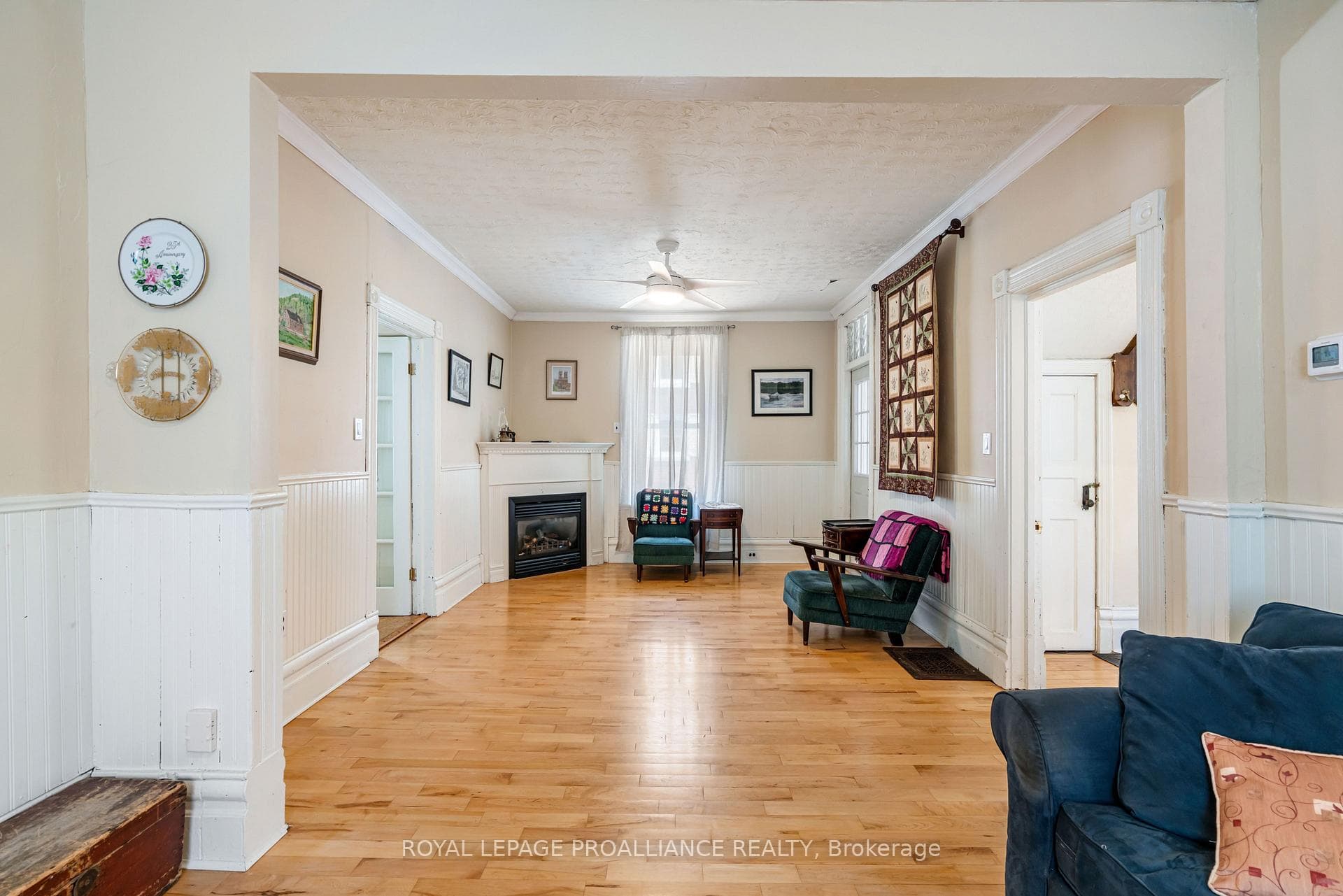 568 James Street photo 12
