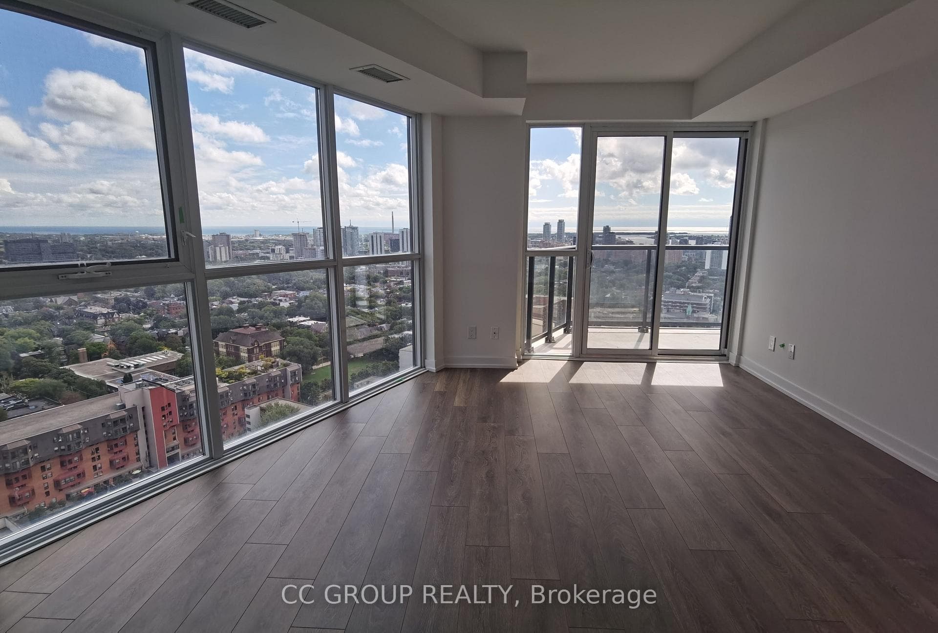 159 Wellesley Street Unit 2604 photo 5