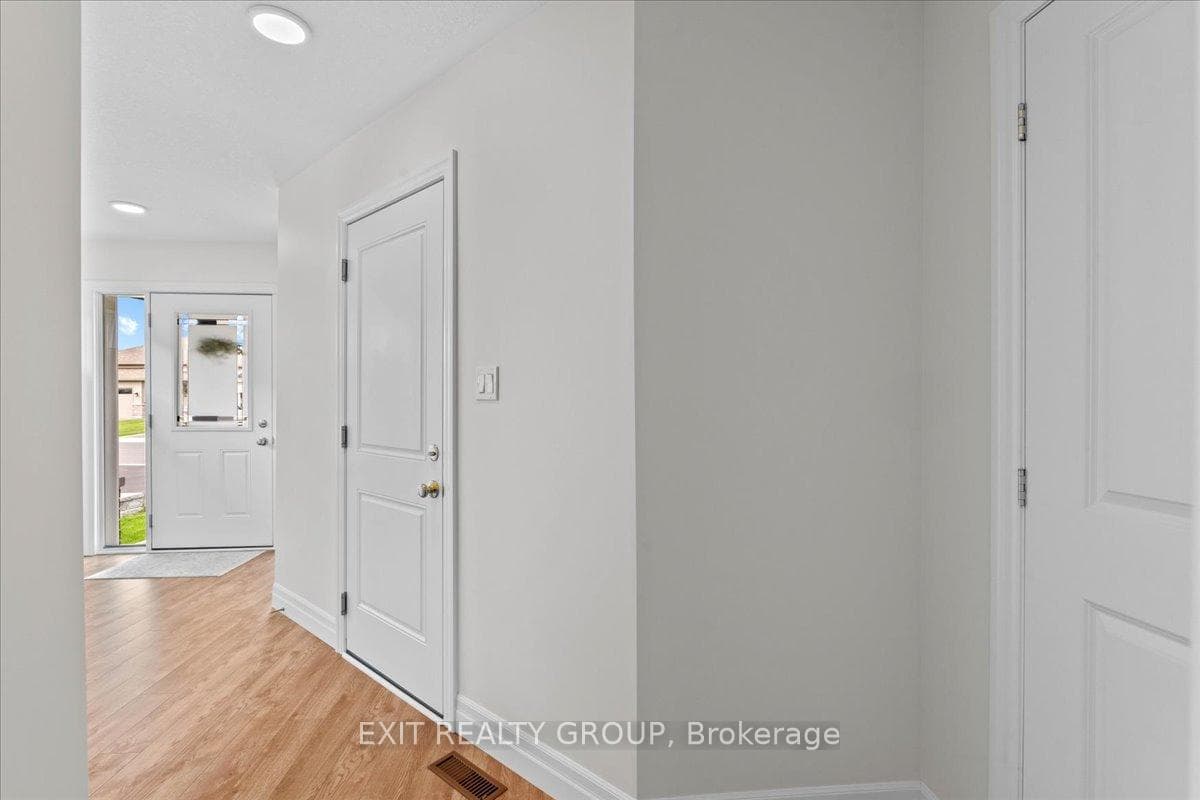 15 Caleb Crescent photo 4