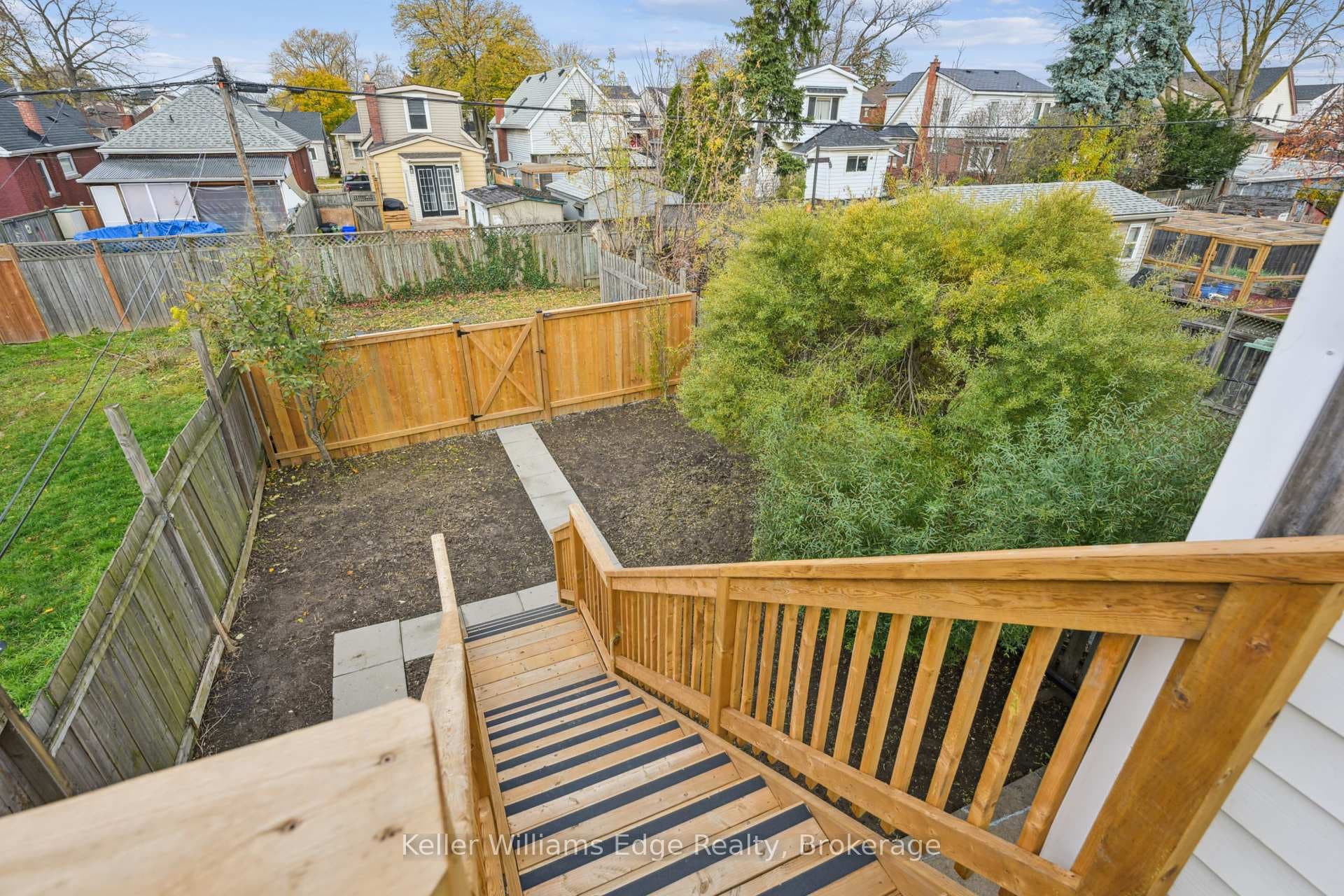 161 Weir Street photo 45