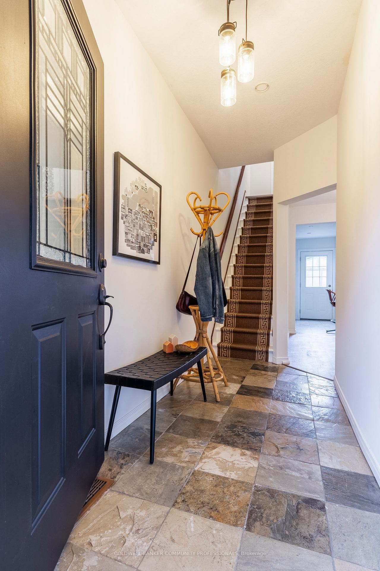 173 Simcoe Street photo 3