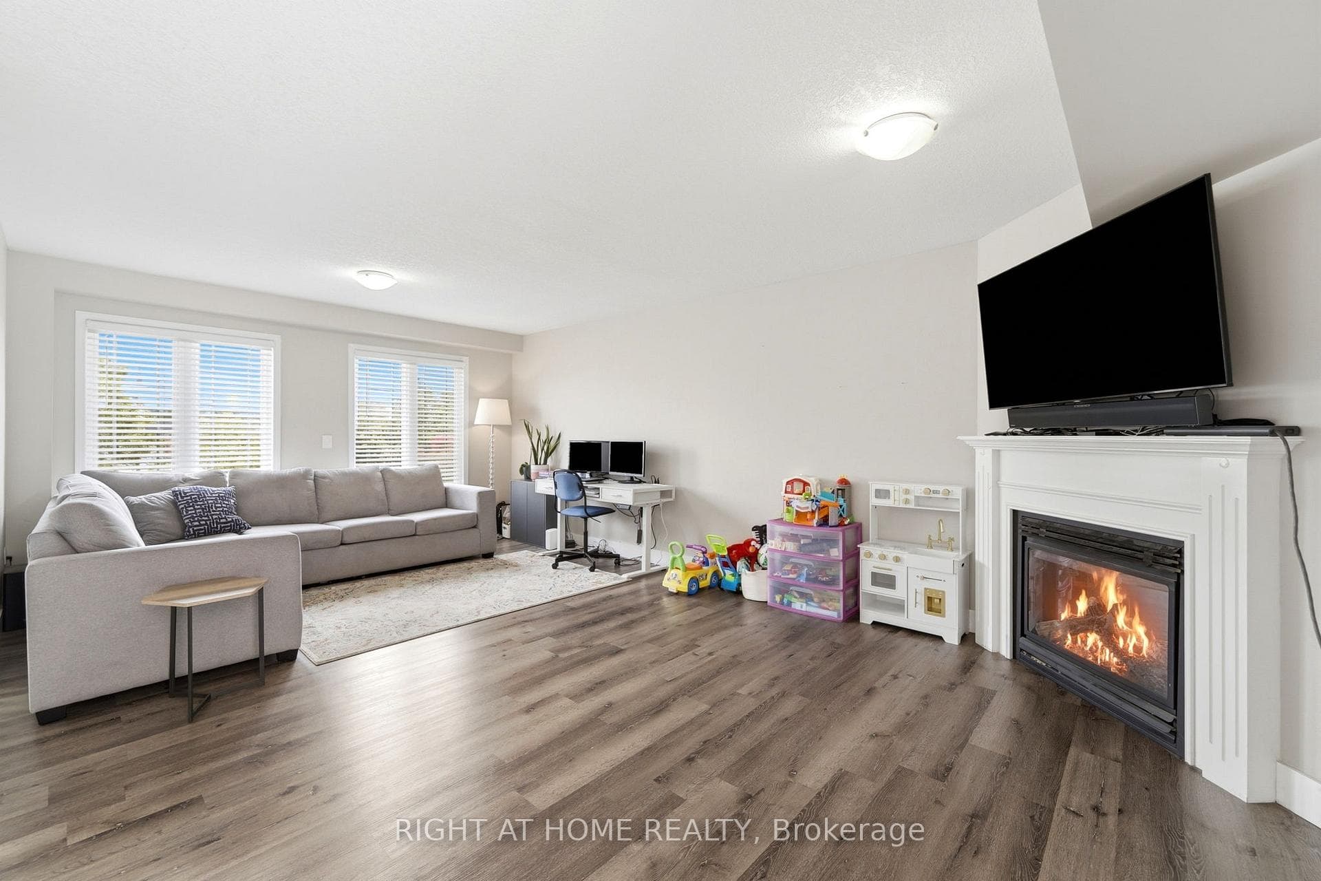 65 Wellington South N/A photo 3