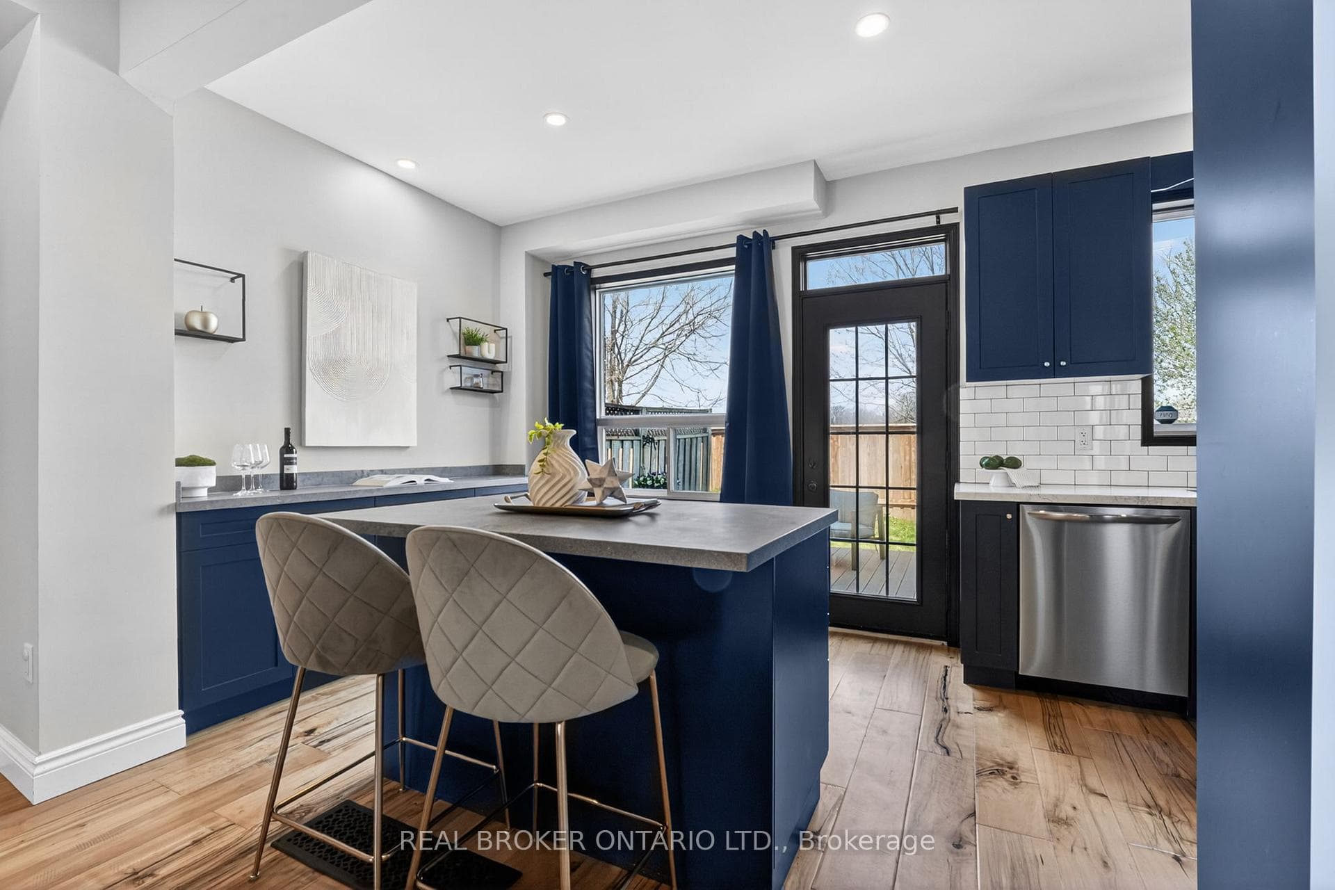 62 Moore Crescent photo 14