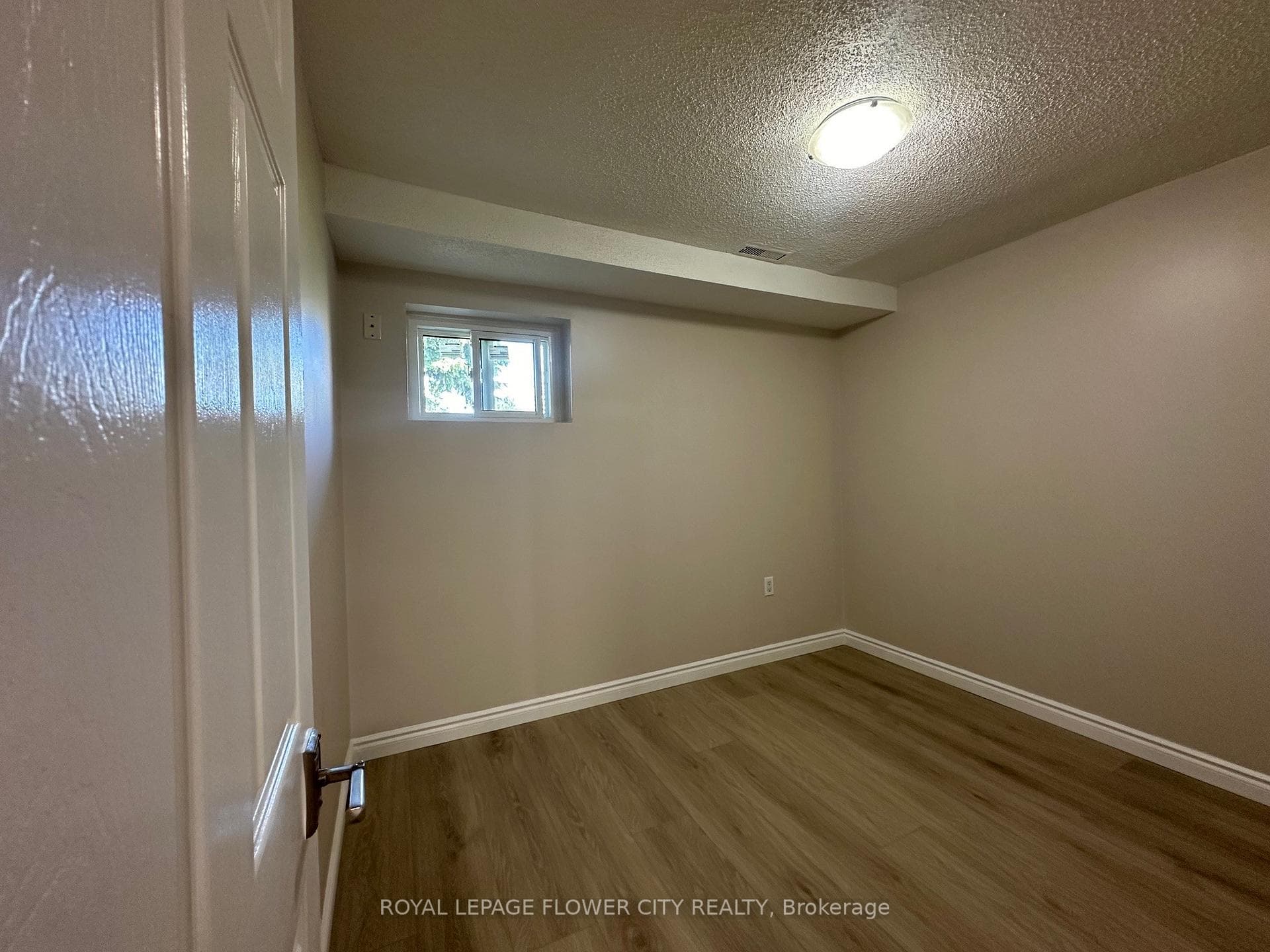 415 Hansen Road Unit Bsmnt photo 7