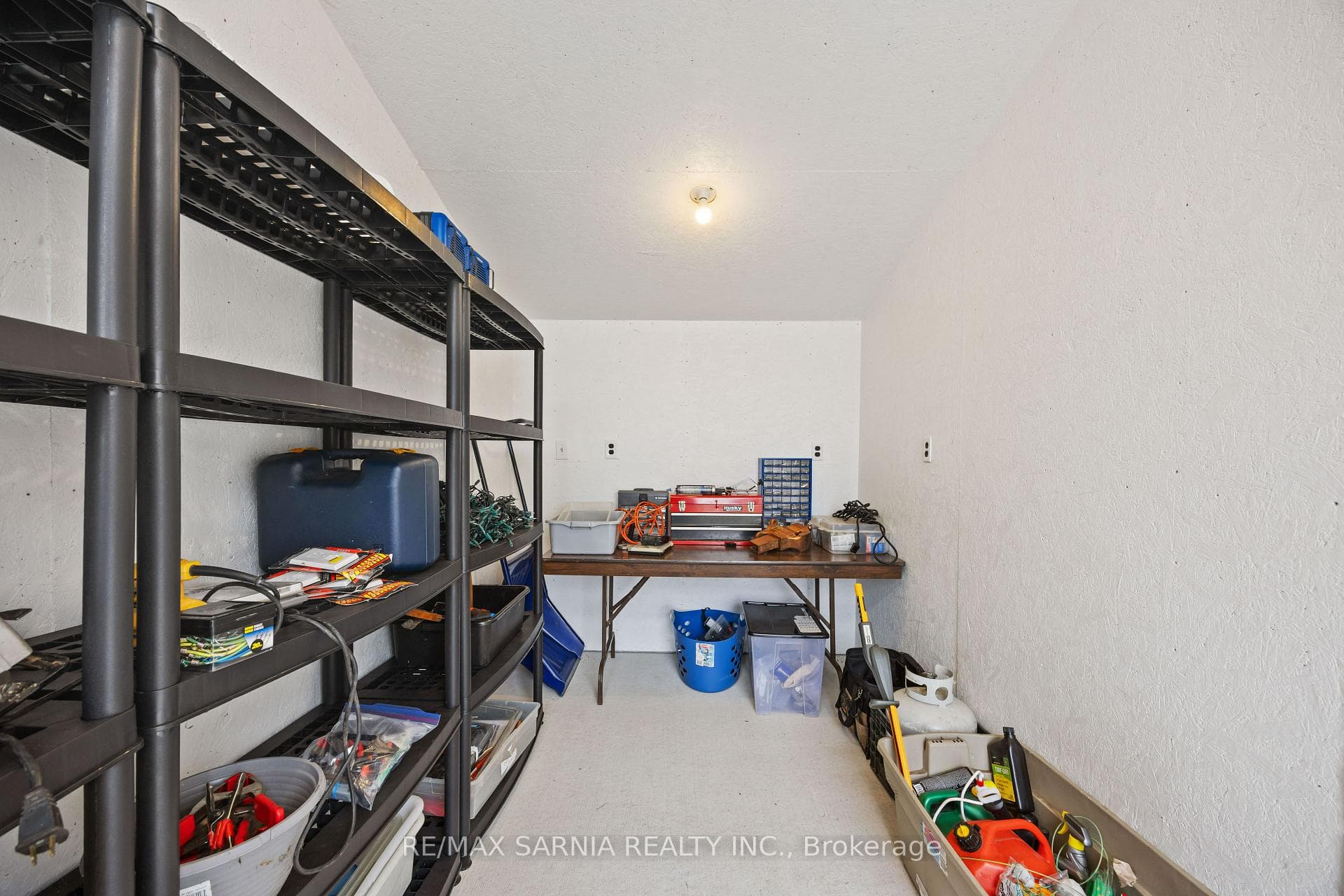 638 Bentinck Drive photo 44