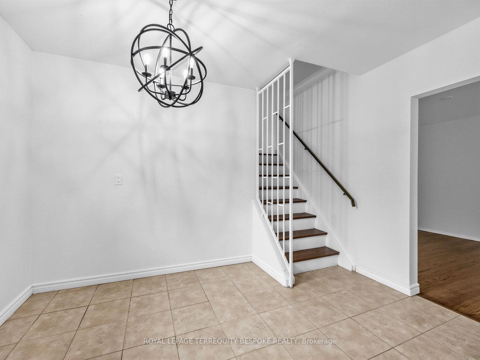 9 Midcroft Drive photo 18