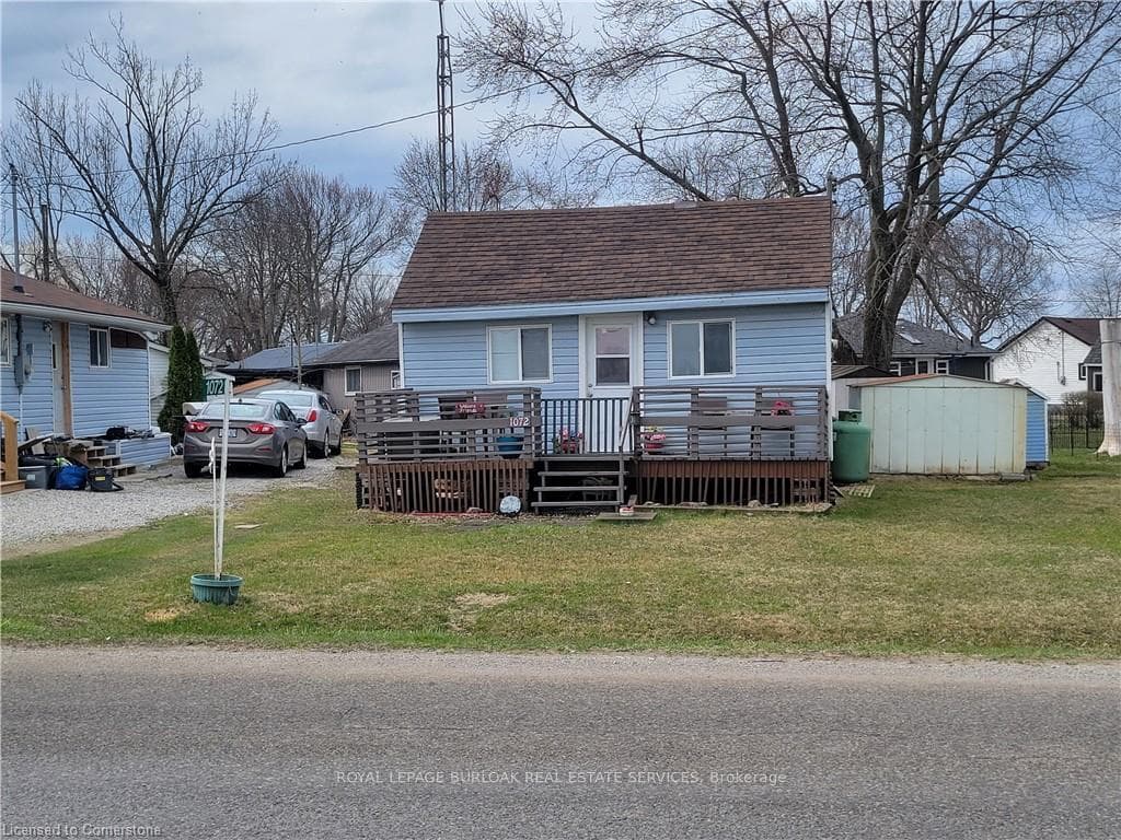 1072 Lakeshore Road photo 1