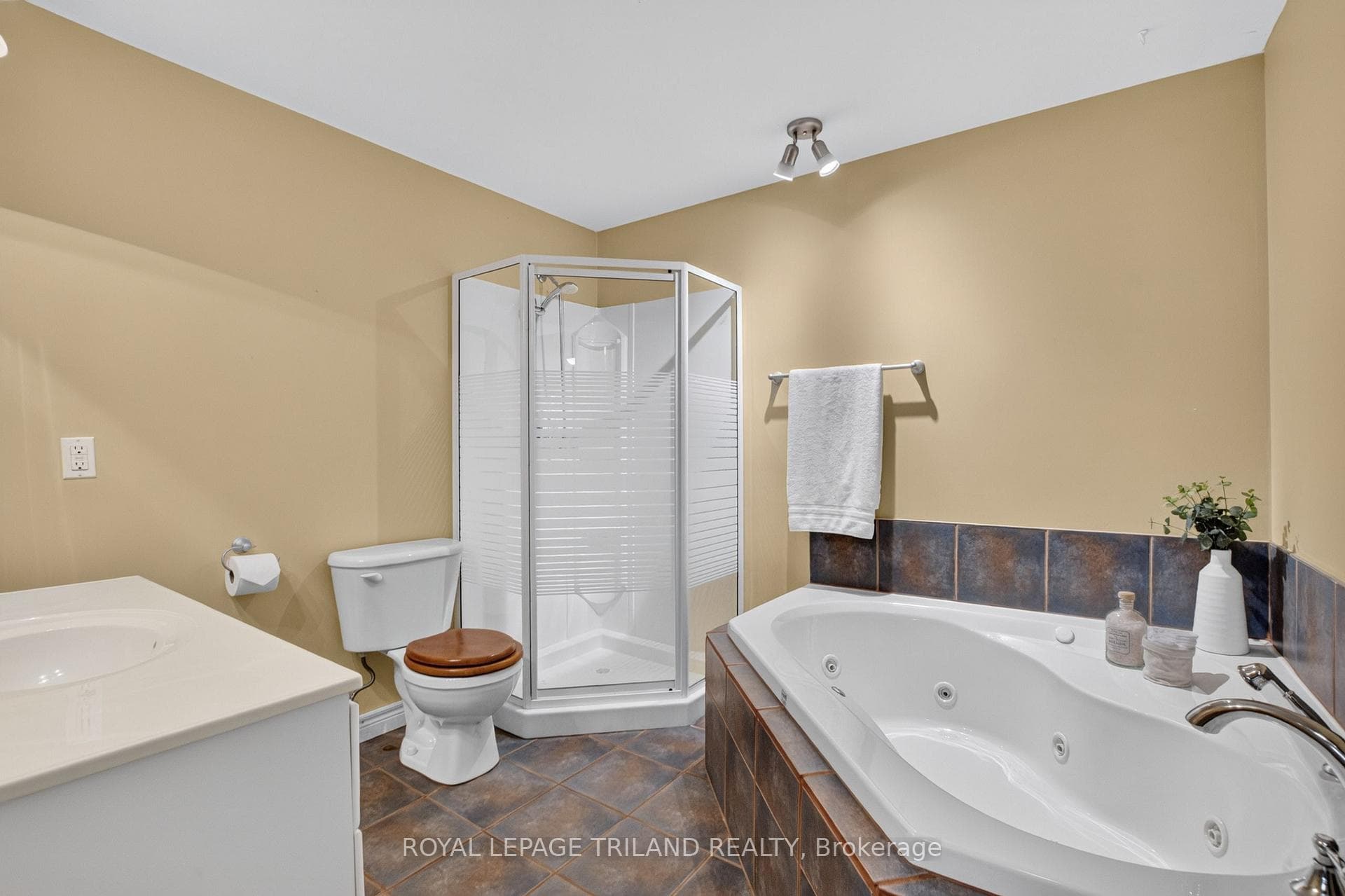 87 Donker Drive Unit 14 photo 39