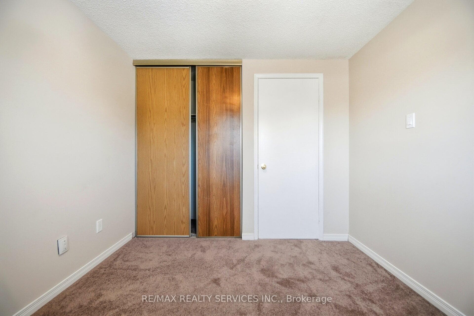 16 Ferri Crescent photo 34