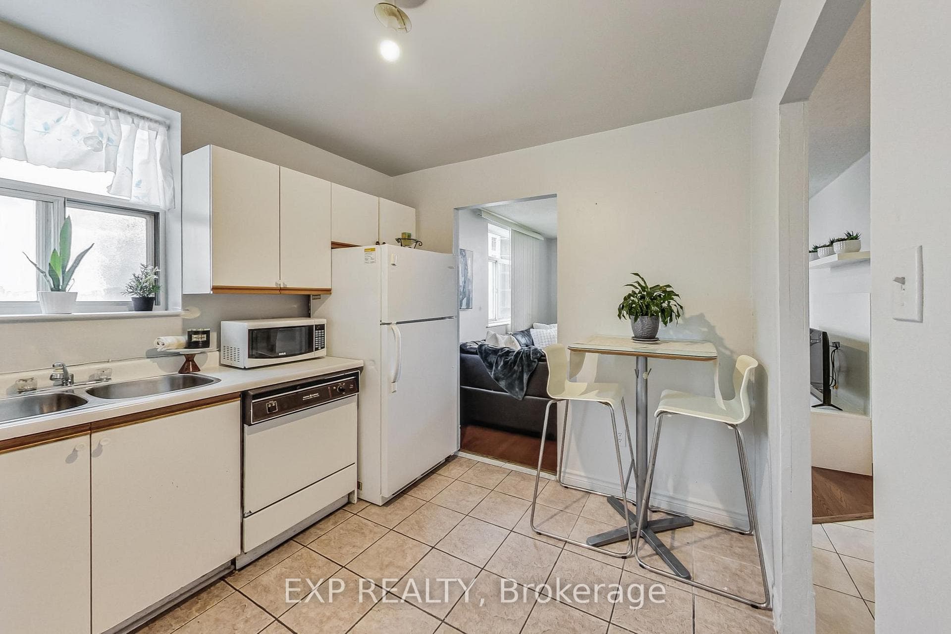 3559 Eglinton Avenue Unit 810 photo 12