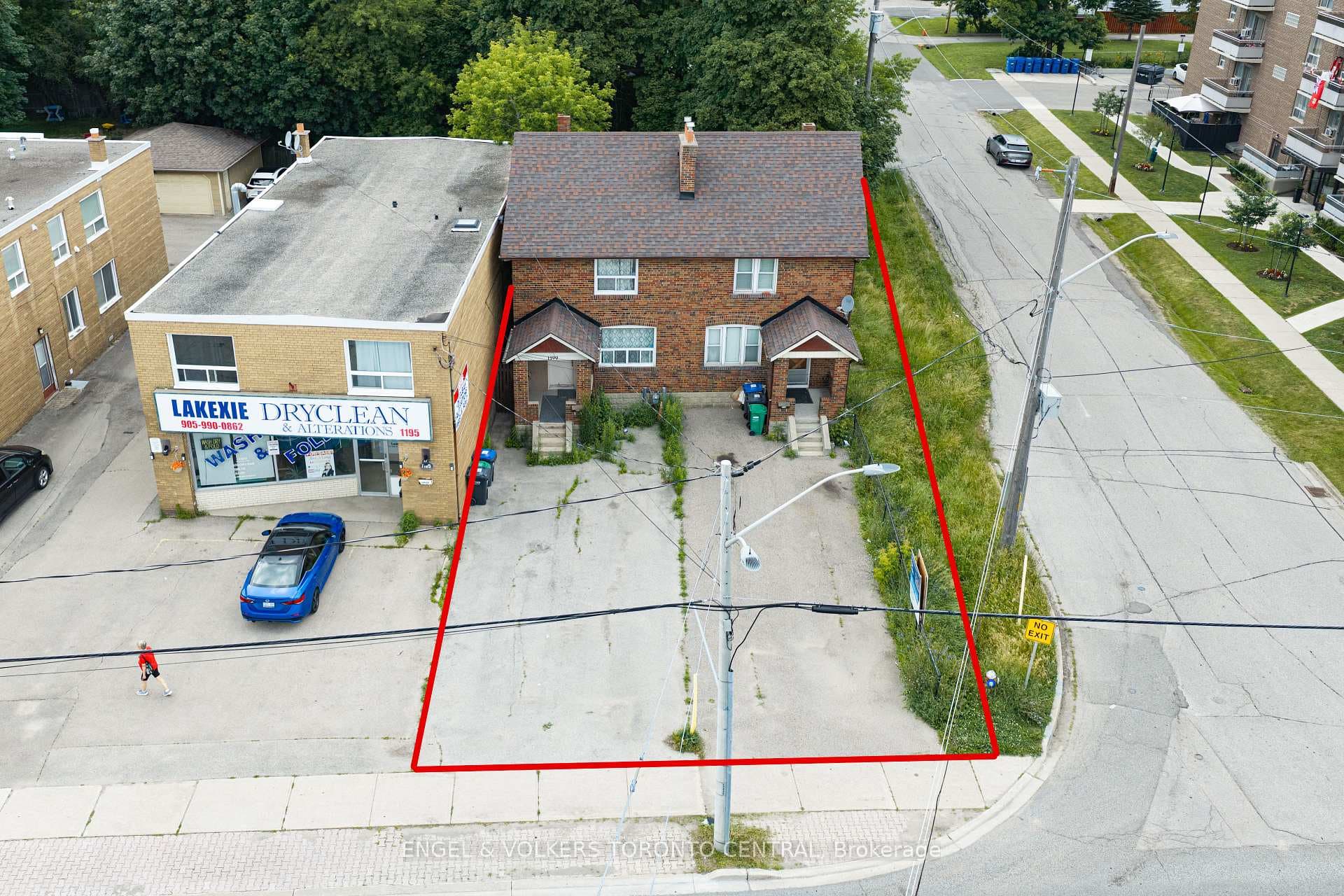 1199 & 1201 Lakeshore Road photo 4