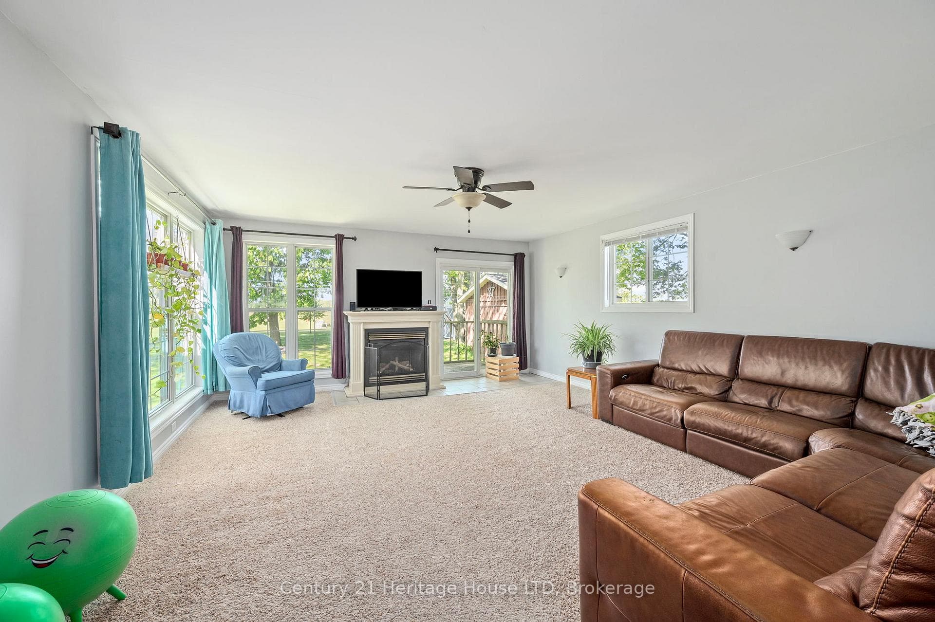 36 KING Street photo 15
