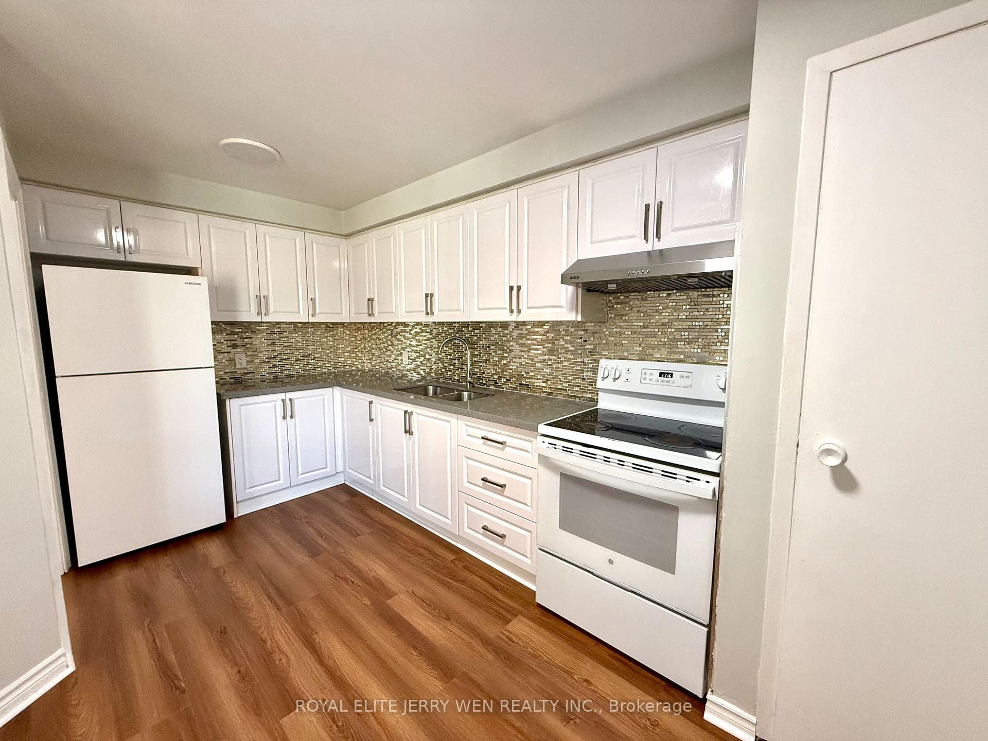 24 Muirlands Drive photo 3