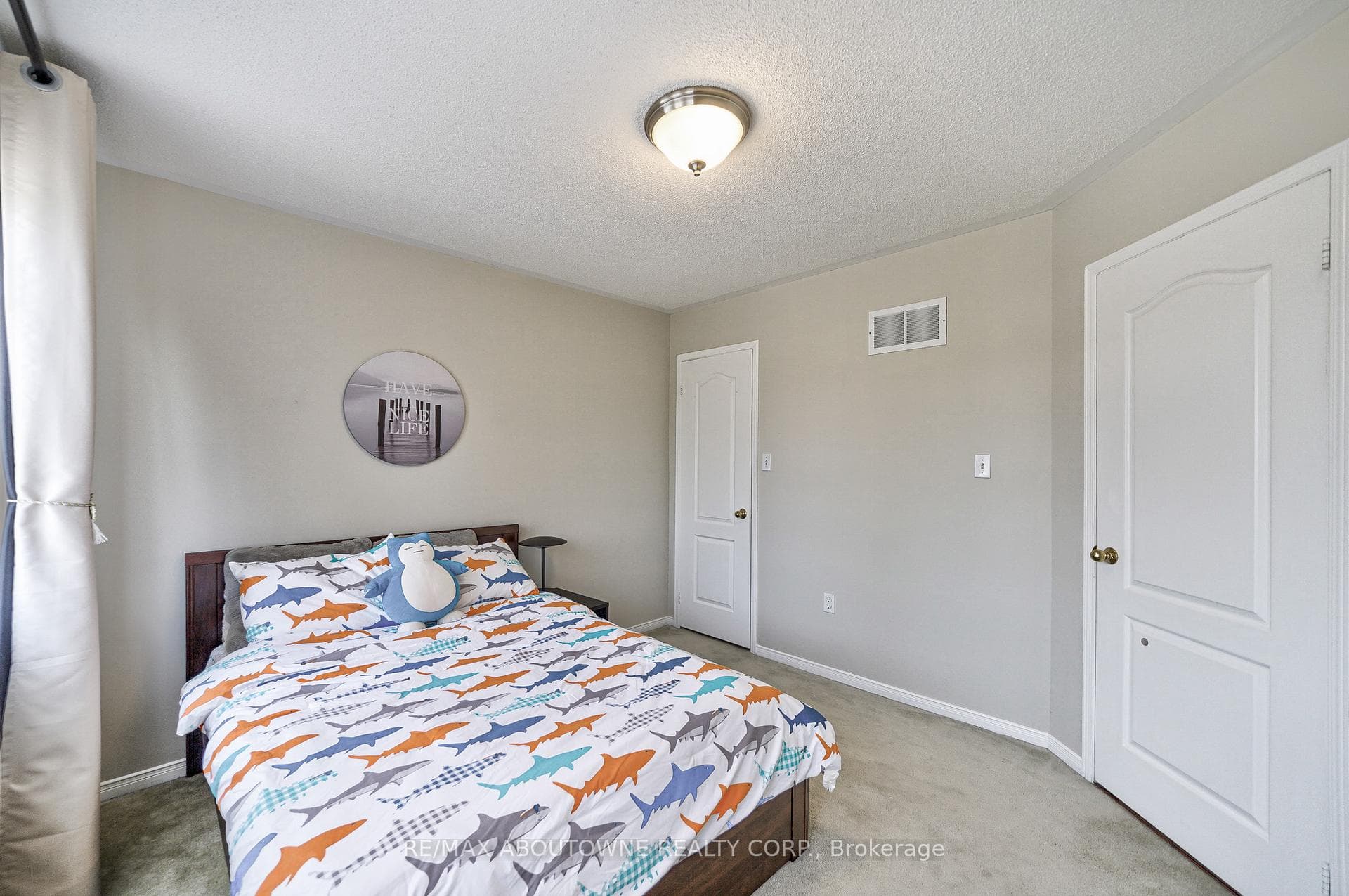 6098 Rowers Crescent photo 28