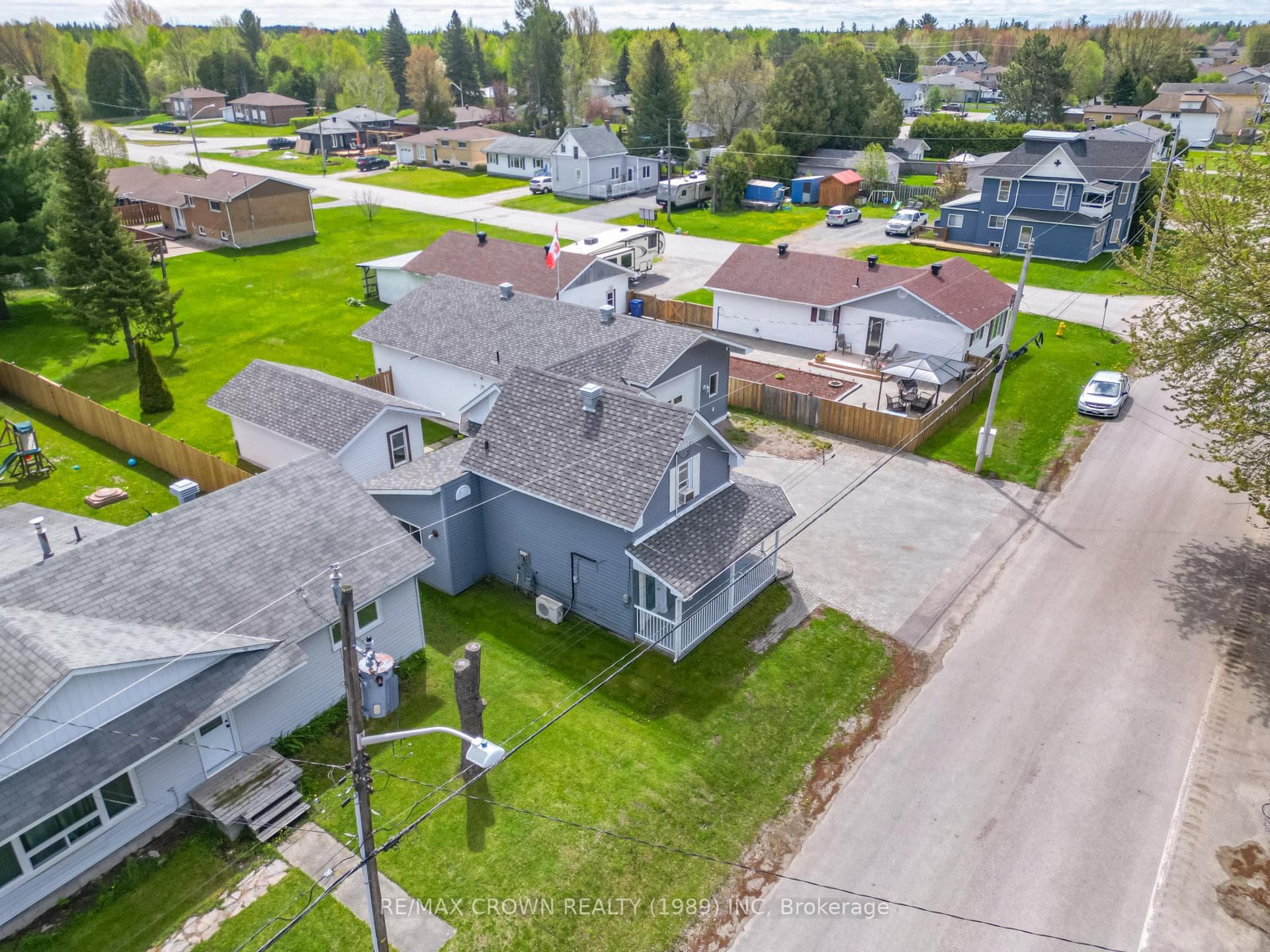274 Belanger Street photo 33