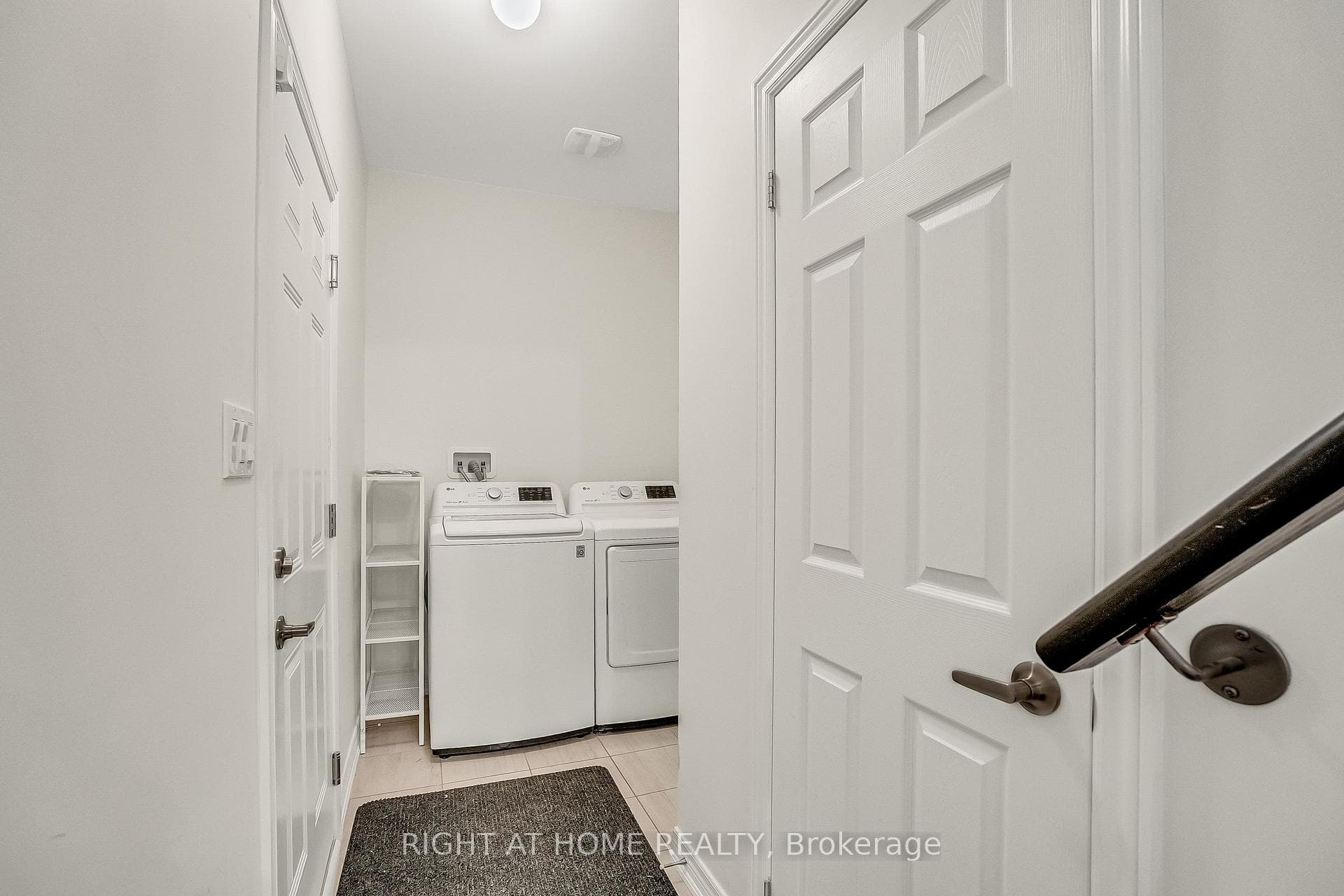 1174 Sepia Square photo 22