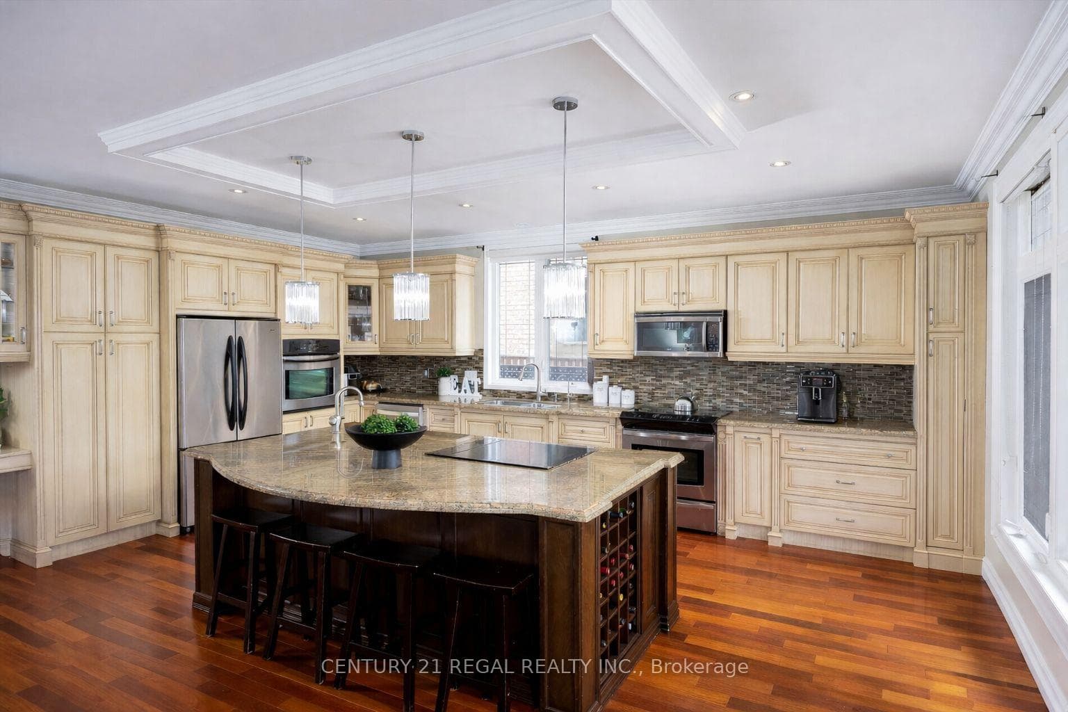127 Sultana Avenue photo 9