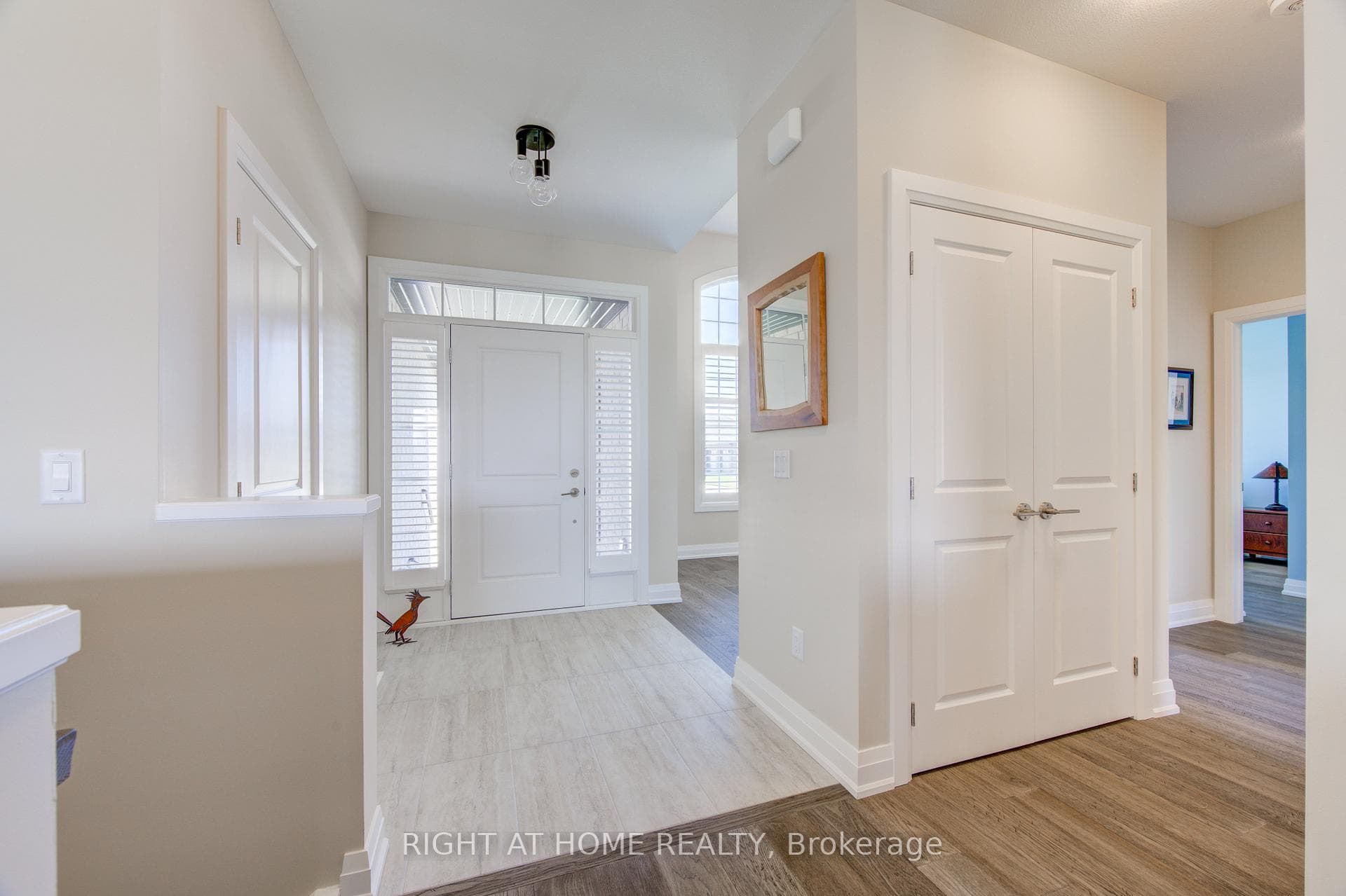 2043 LOCKWOOD Crescent photo 6