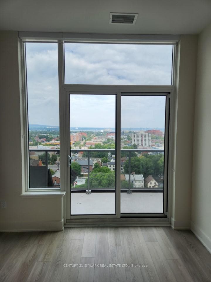 212 King William Street Unit 1416 photo 8
