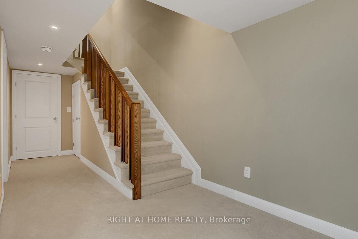52 Arkose Street photo 35
