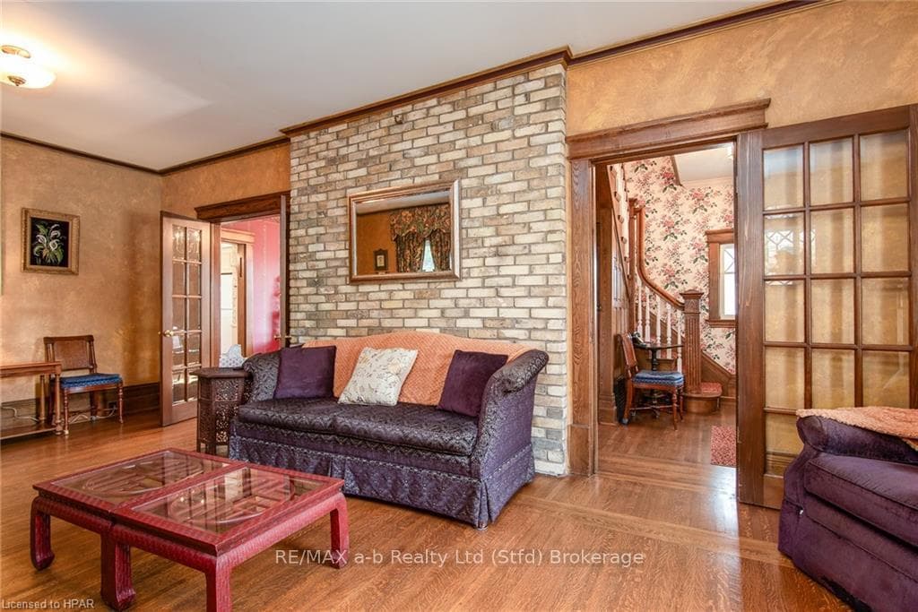 19 TROW Avenue photo 15
