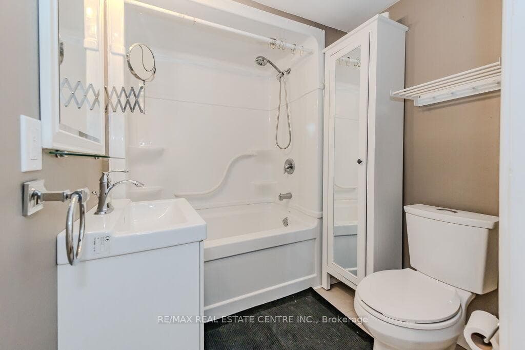 30 Upton Crescent photo 17