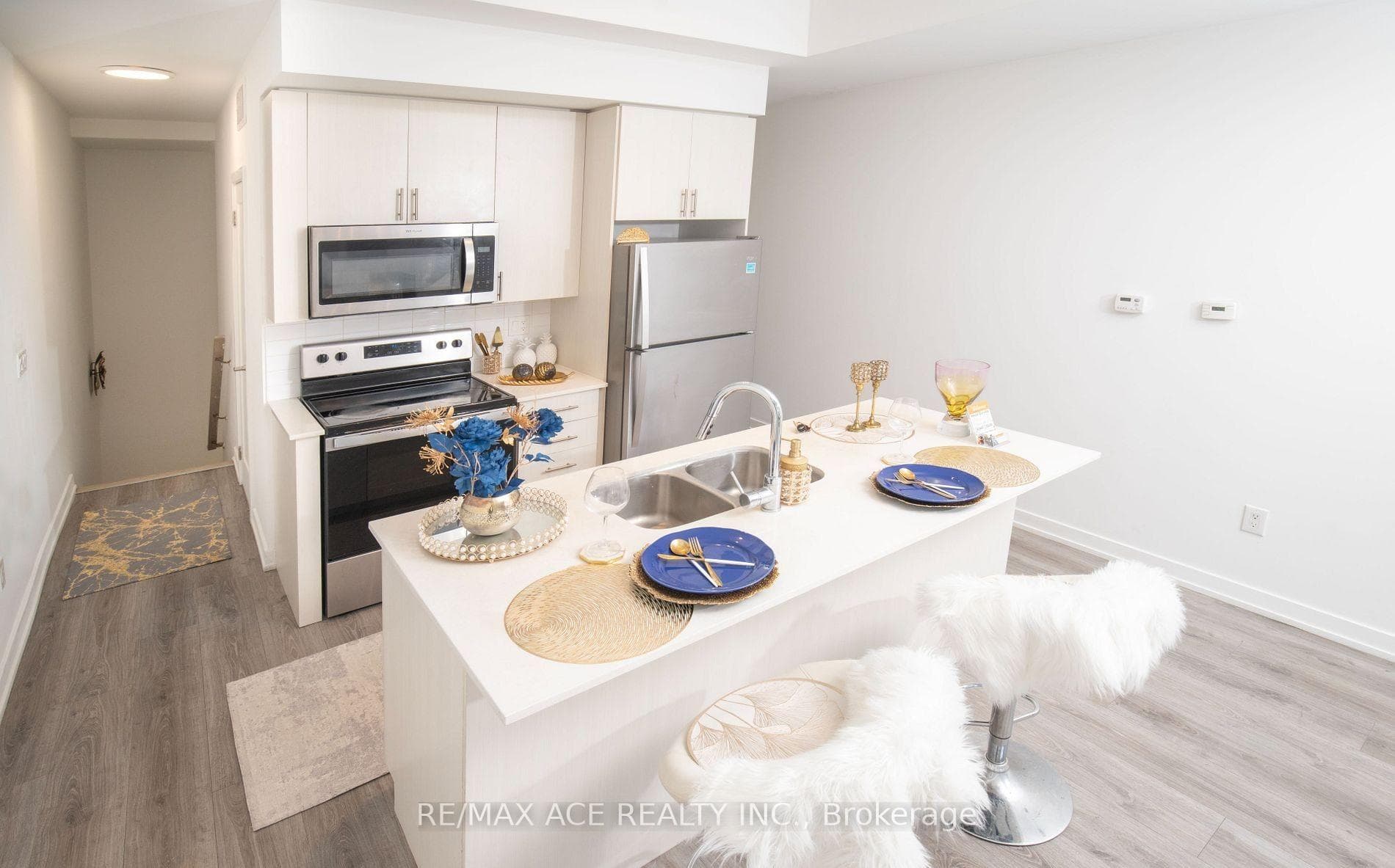 3686 St Clair Avenue Unit 105 photo 4