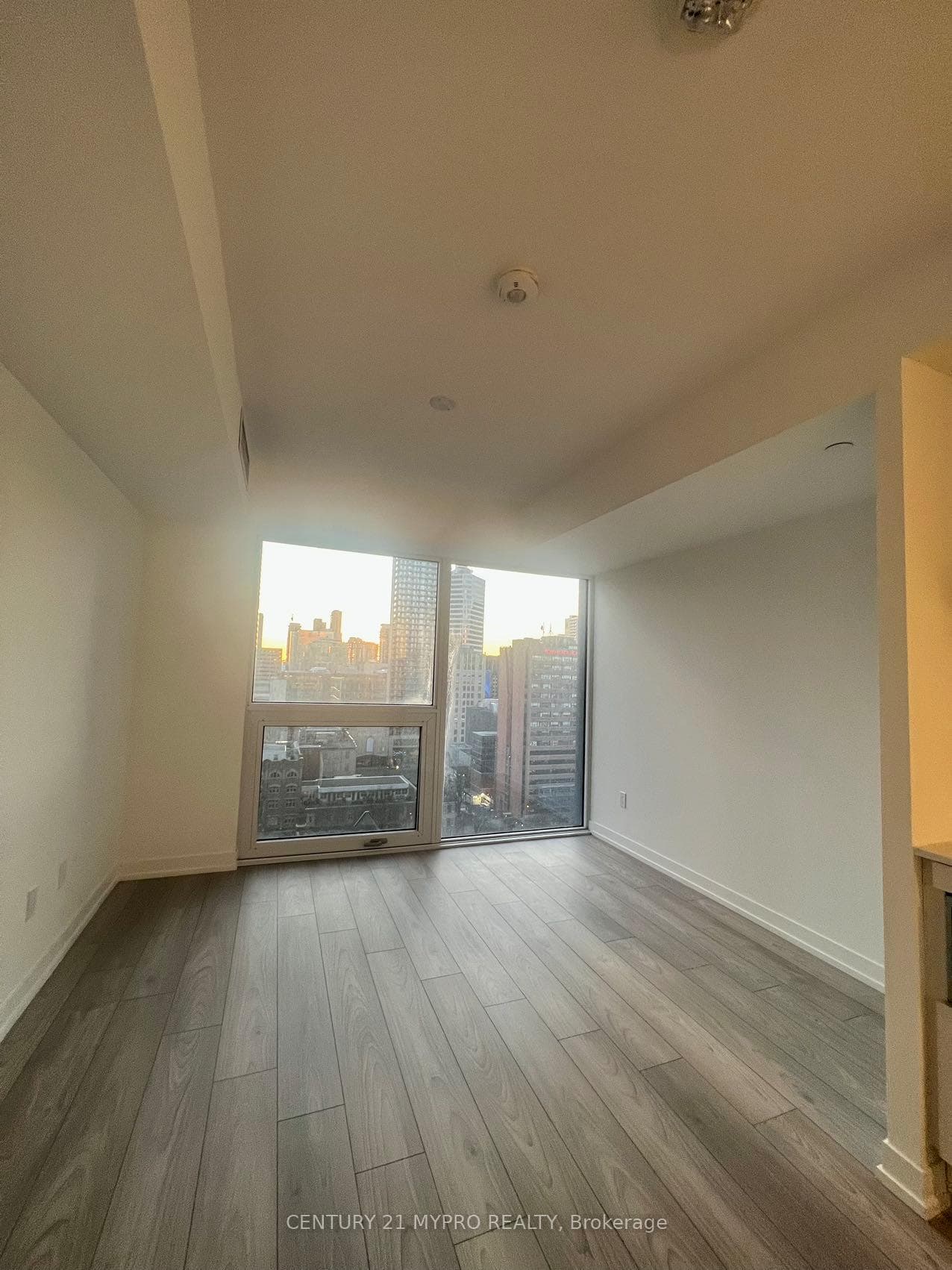 82 Dalhousie Street Unit 1710 photo 4