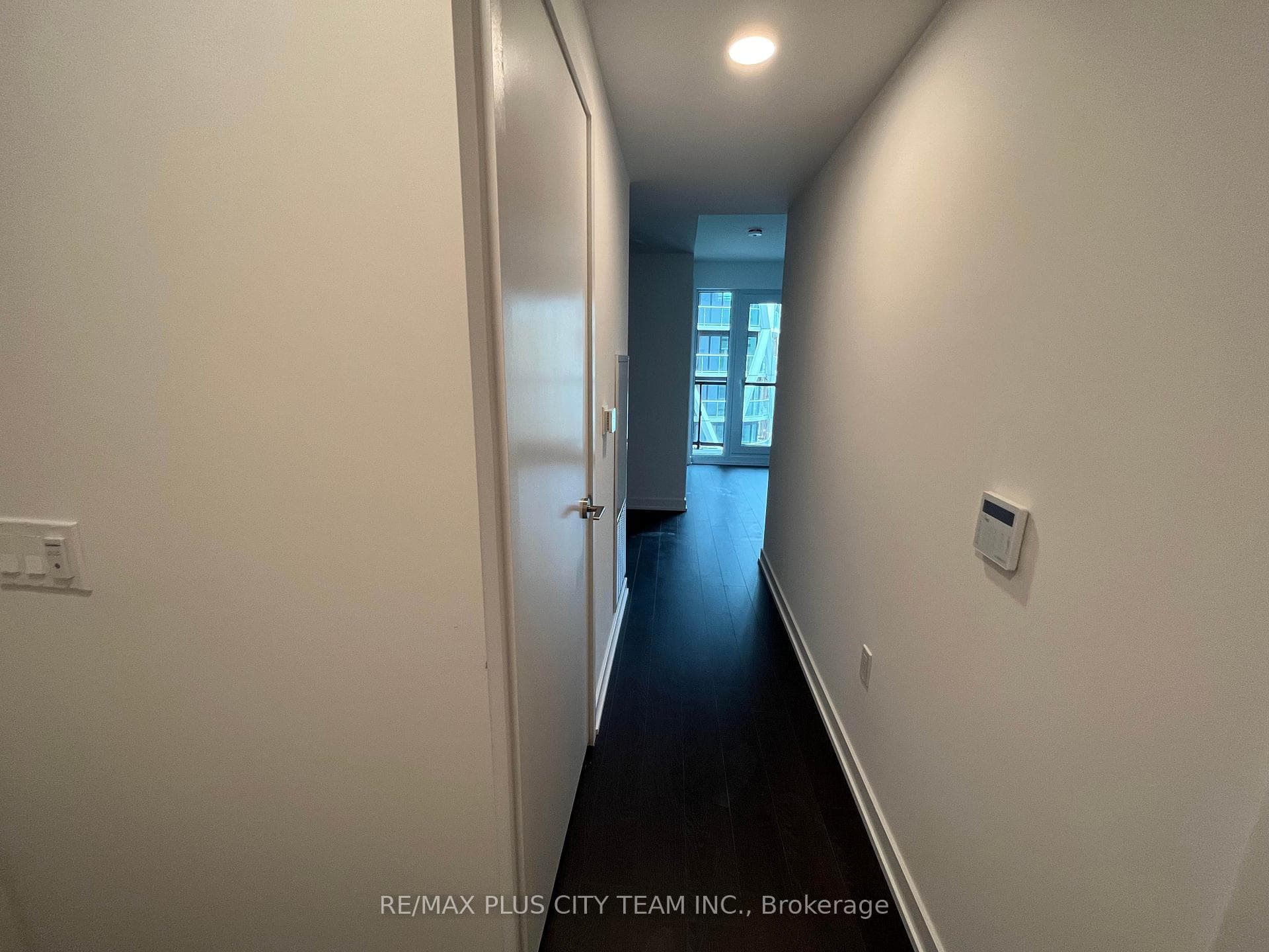 238 Simcoe Street Unit 1008 photo 2