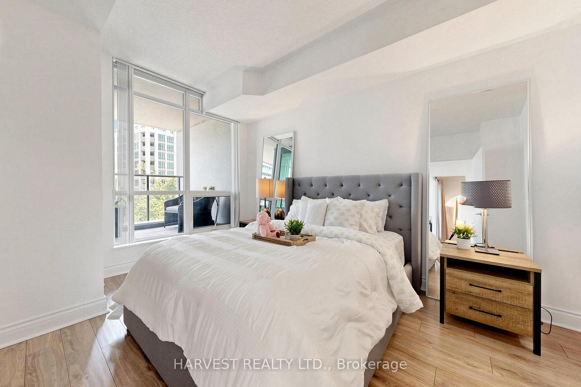 209 Fort York Boulevard Unit 380 photo 21