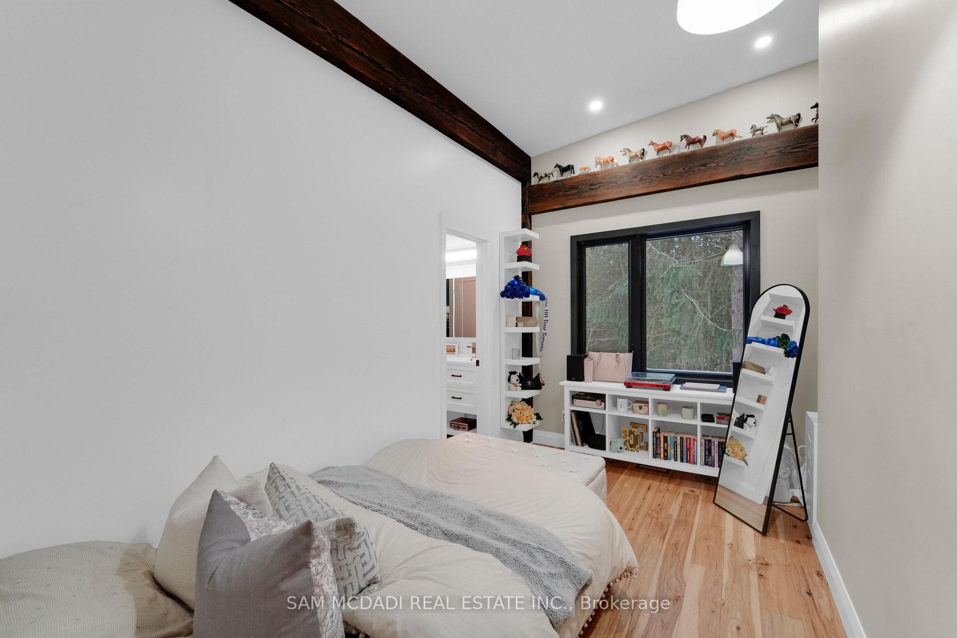 2084 Grand Boulevard photo 24
