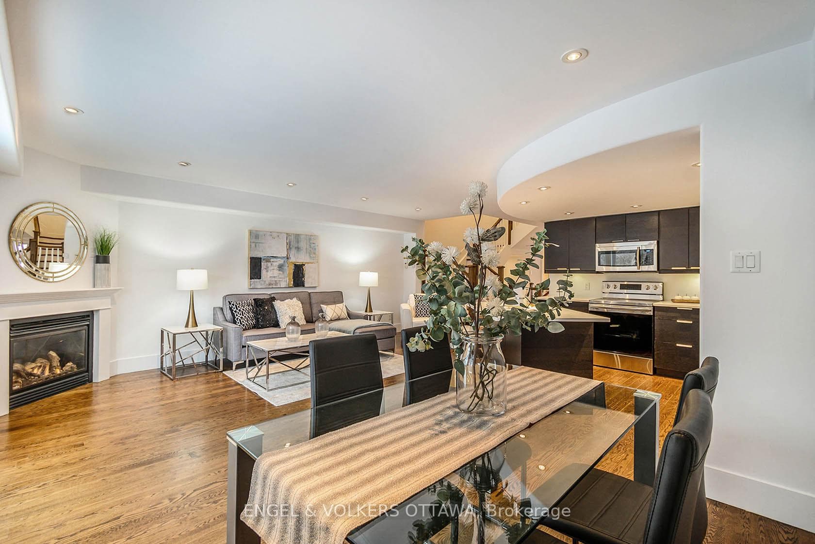 kitchen/living /dining
