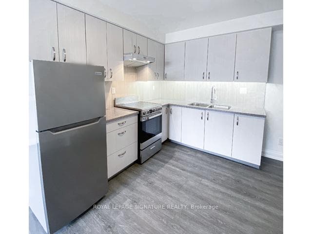 2798 Lakeshore Boulevard Unit 3 photo 1