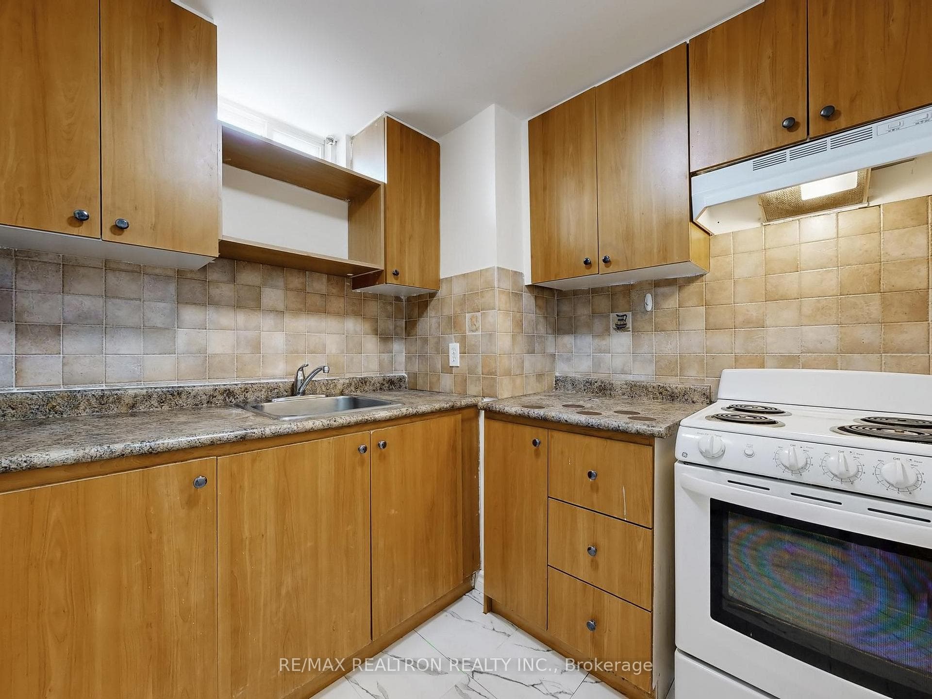 60 Colombo Crescent photo 39